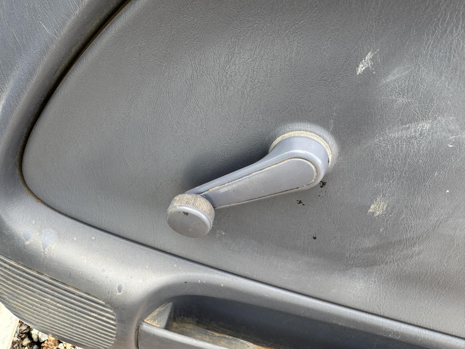 View TOYOTA HILUX 2002 4 Door Utility Breaking