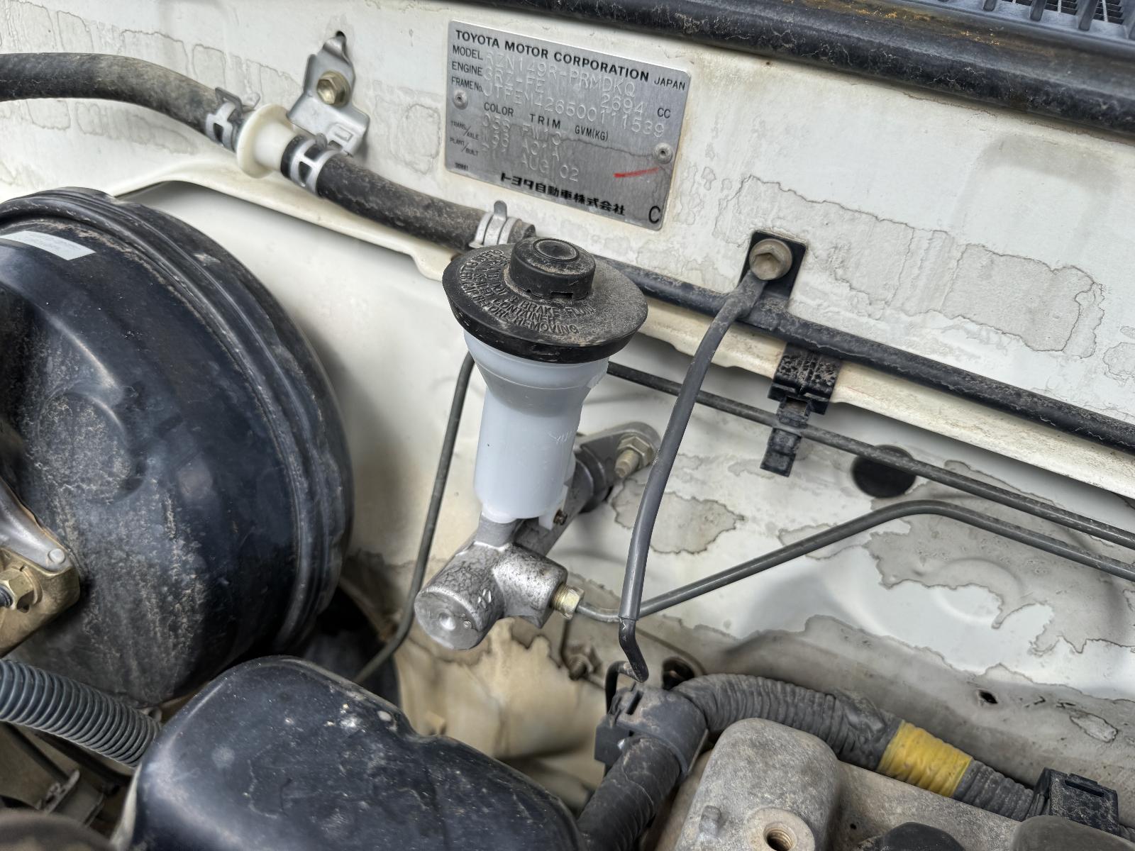View TOYOTA HILUX 2002 4 Door Utility Breaking