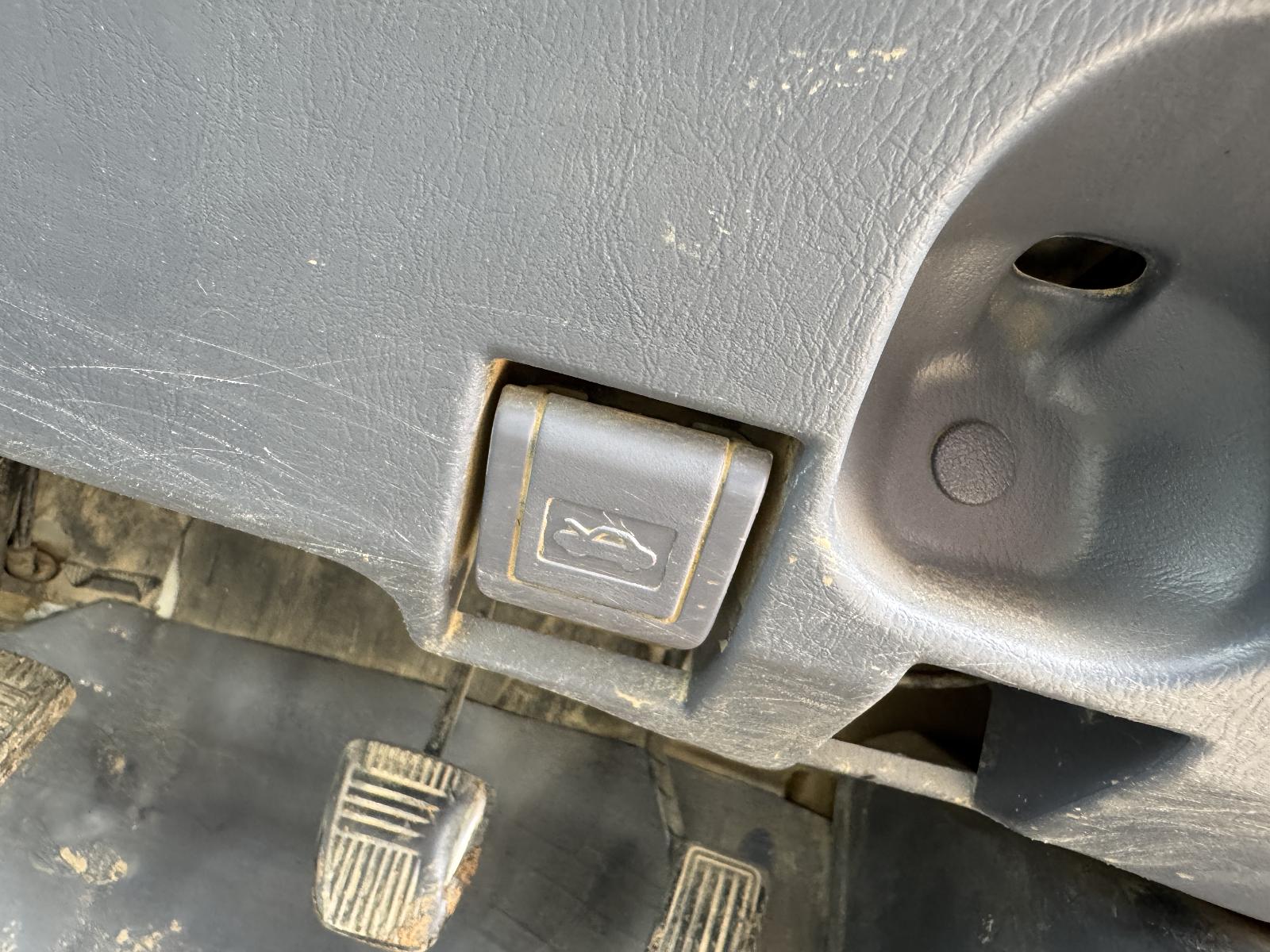 View TOYOTA HILUX 2002 4 Door Utility Breaking