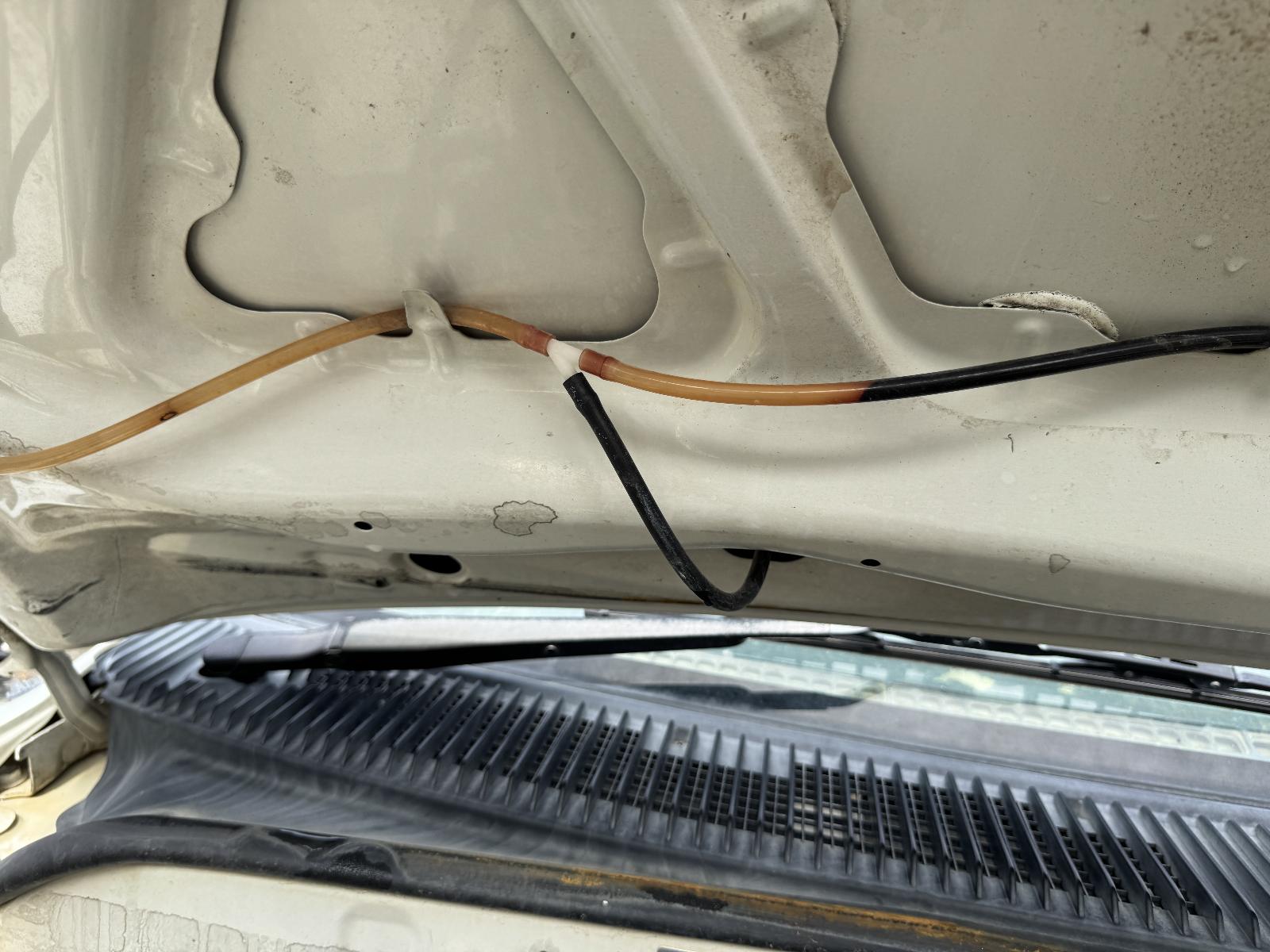 View TOYOTA HILUX 2002 4 Door Utility Breaking