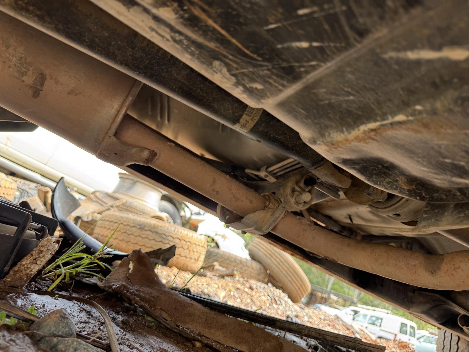 View TOYOTA HILUX 2002 4 Door Utility Breaking