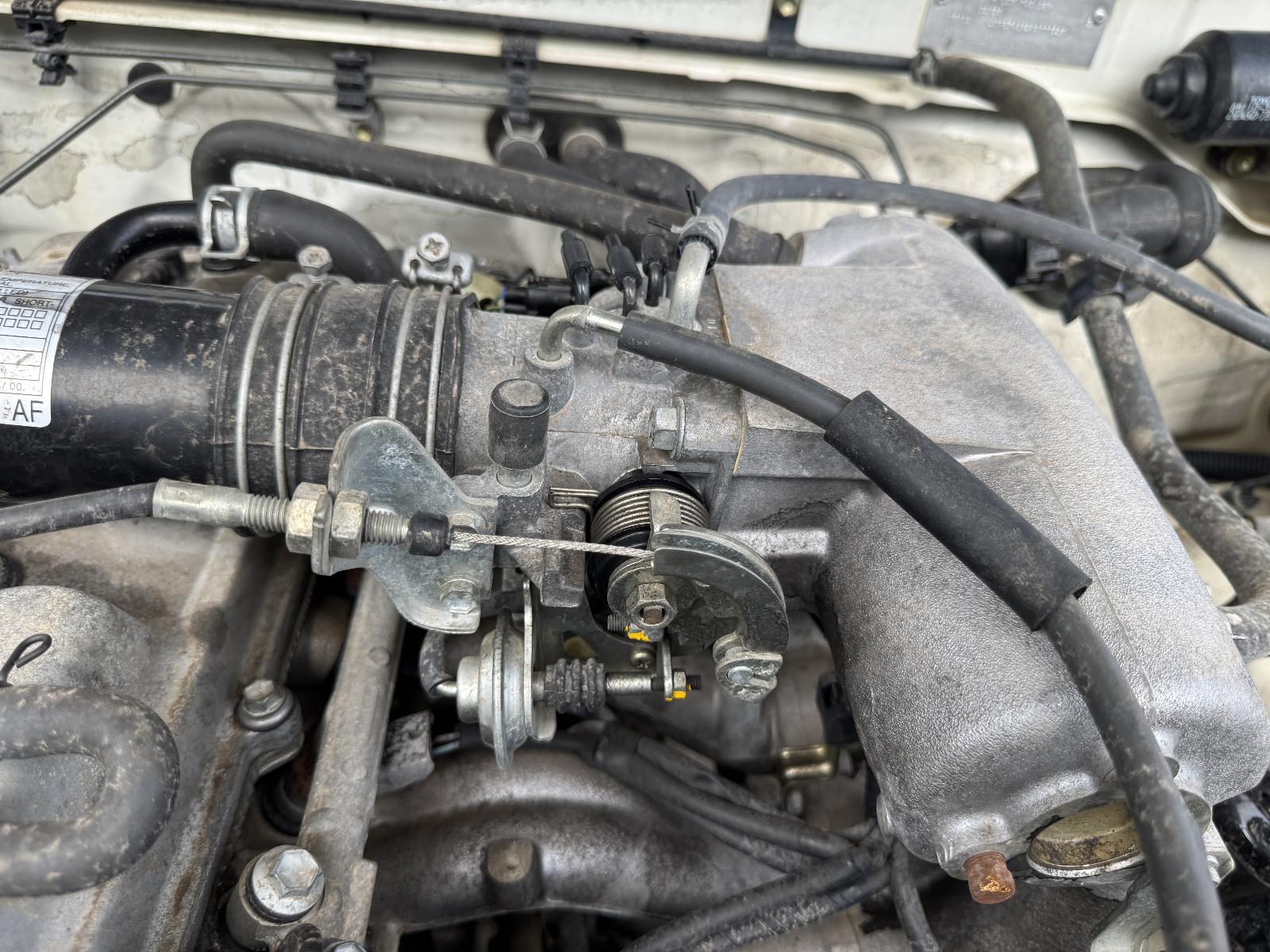 View TOYOTA HILUX 2002 4 Door Utility Breaking