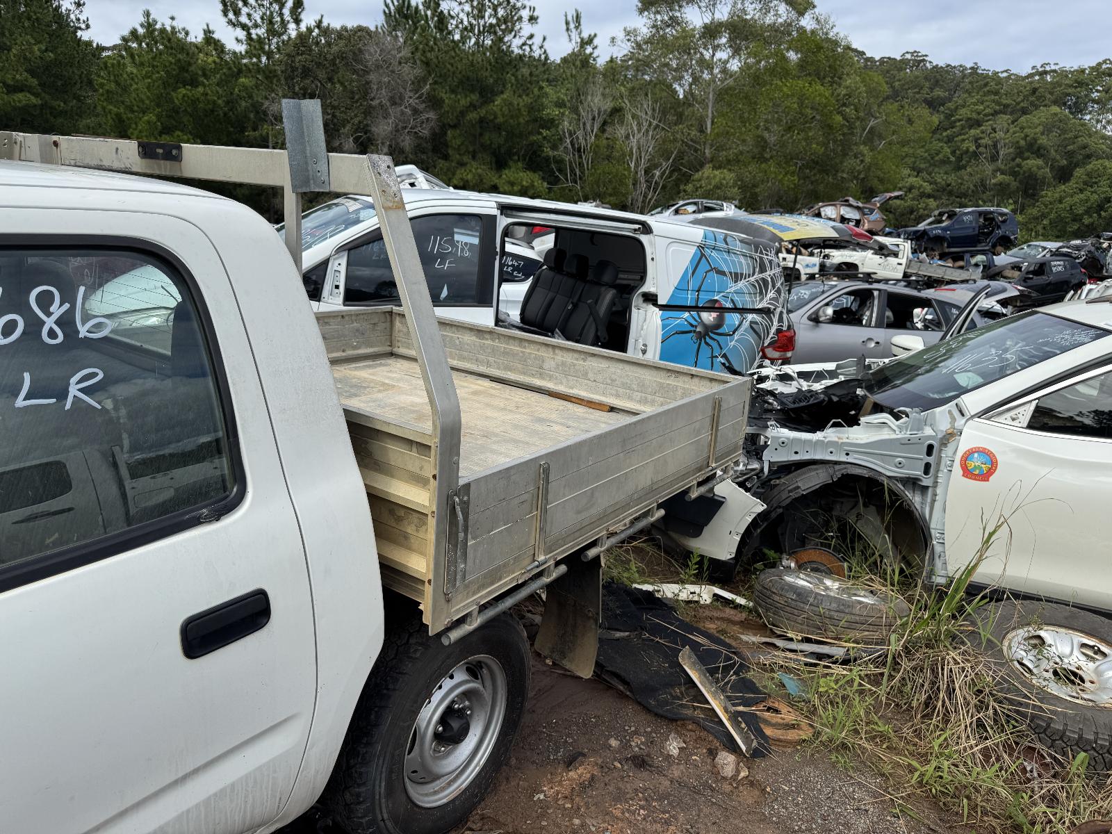 View TOYOTA HILUX 2002 4 Door Utility Breaking