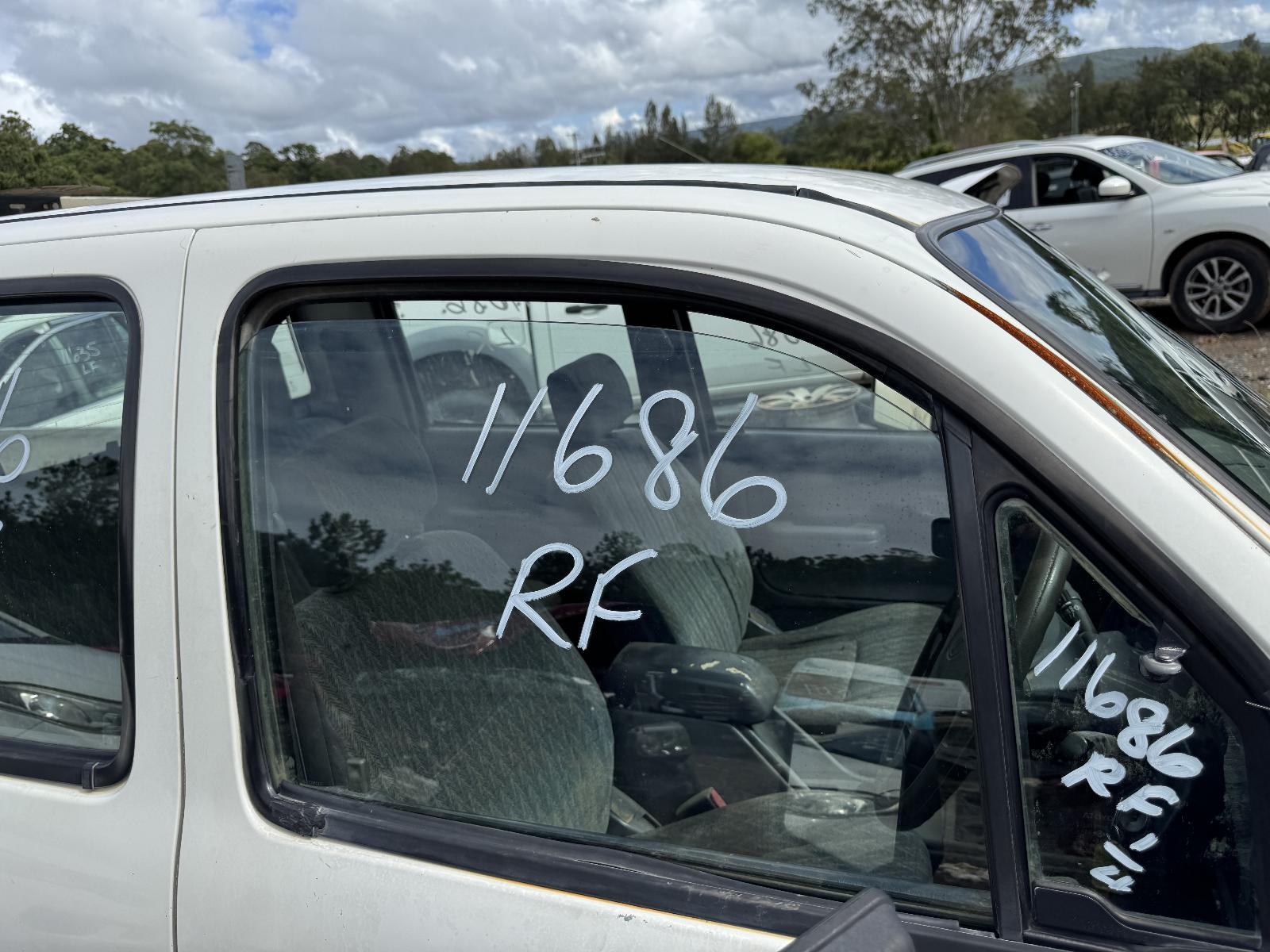View TOYOTA HILUX 2002 4 Door Utility Breaking