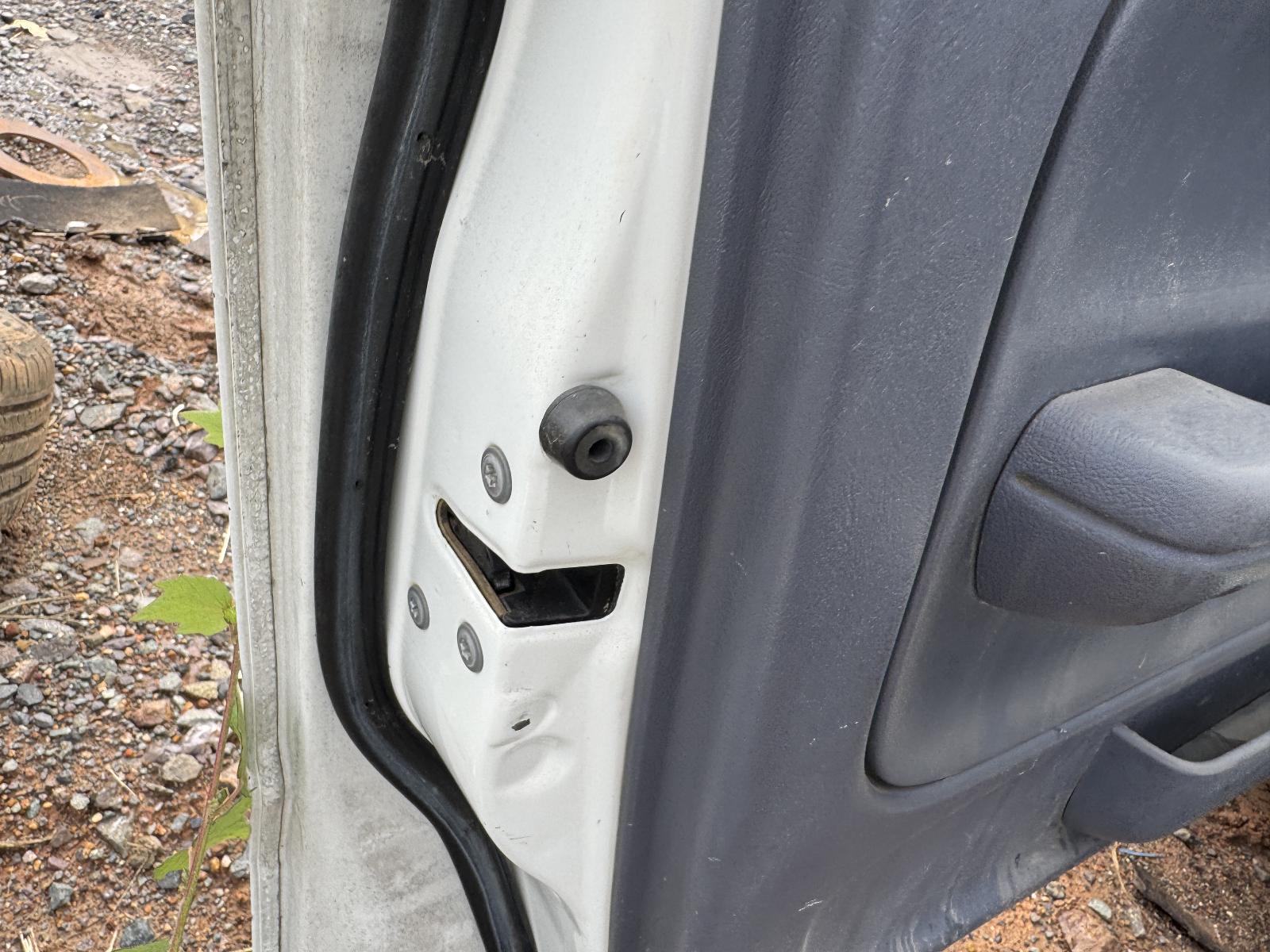 View TOYOTA HILUX 2002 4 Door Utility Breaking