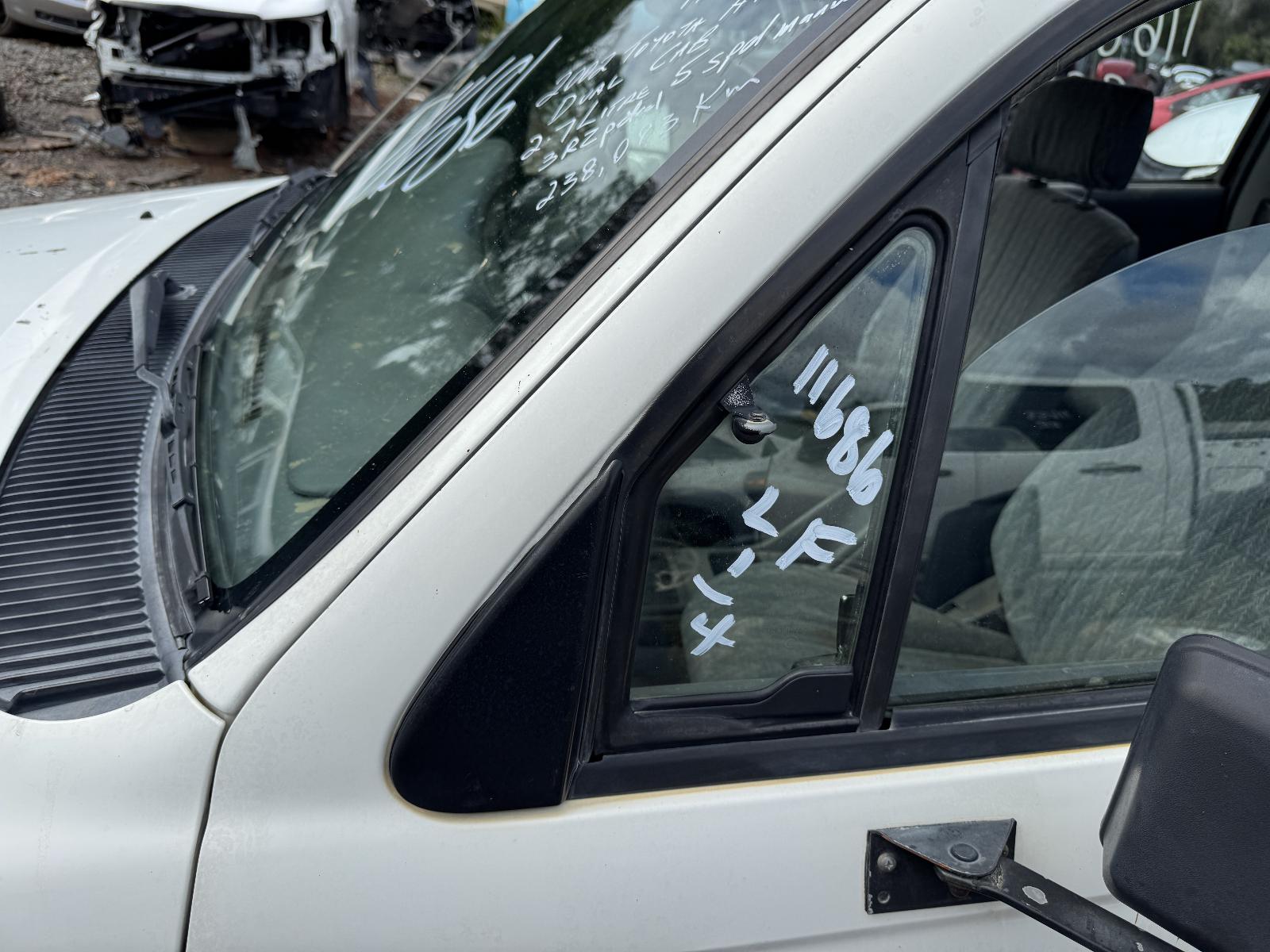 View TOYOTA HILUX 2002 4 Door Utility Breaking