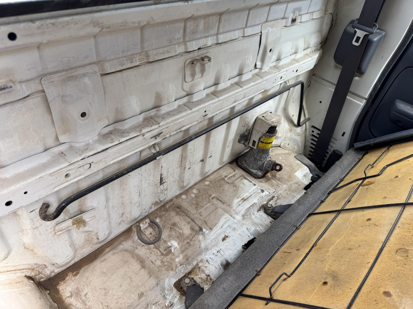 View TOYOTA HILUX 2002 4 Door Utility Breaking