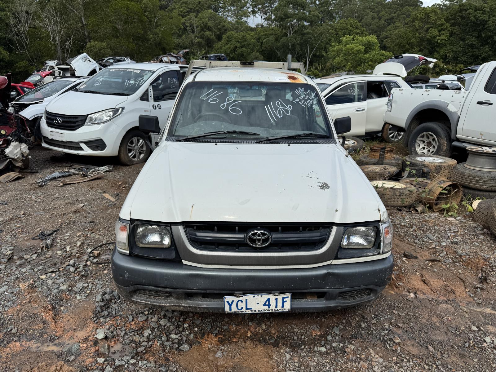 View TOYOTA HILUX 2002 4 Door Utility Breaking