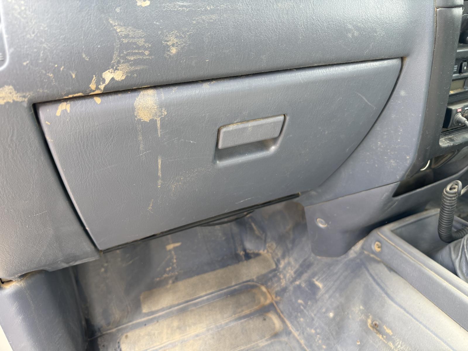 View TOYOTA HILUX 2002 4 Door Utility Breaking