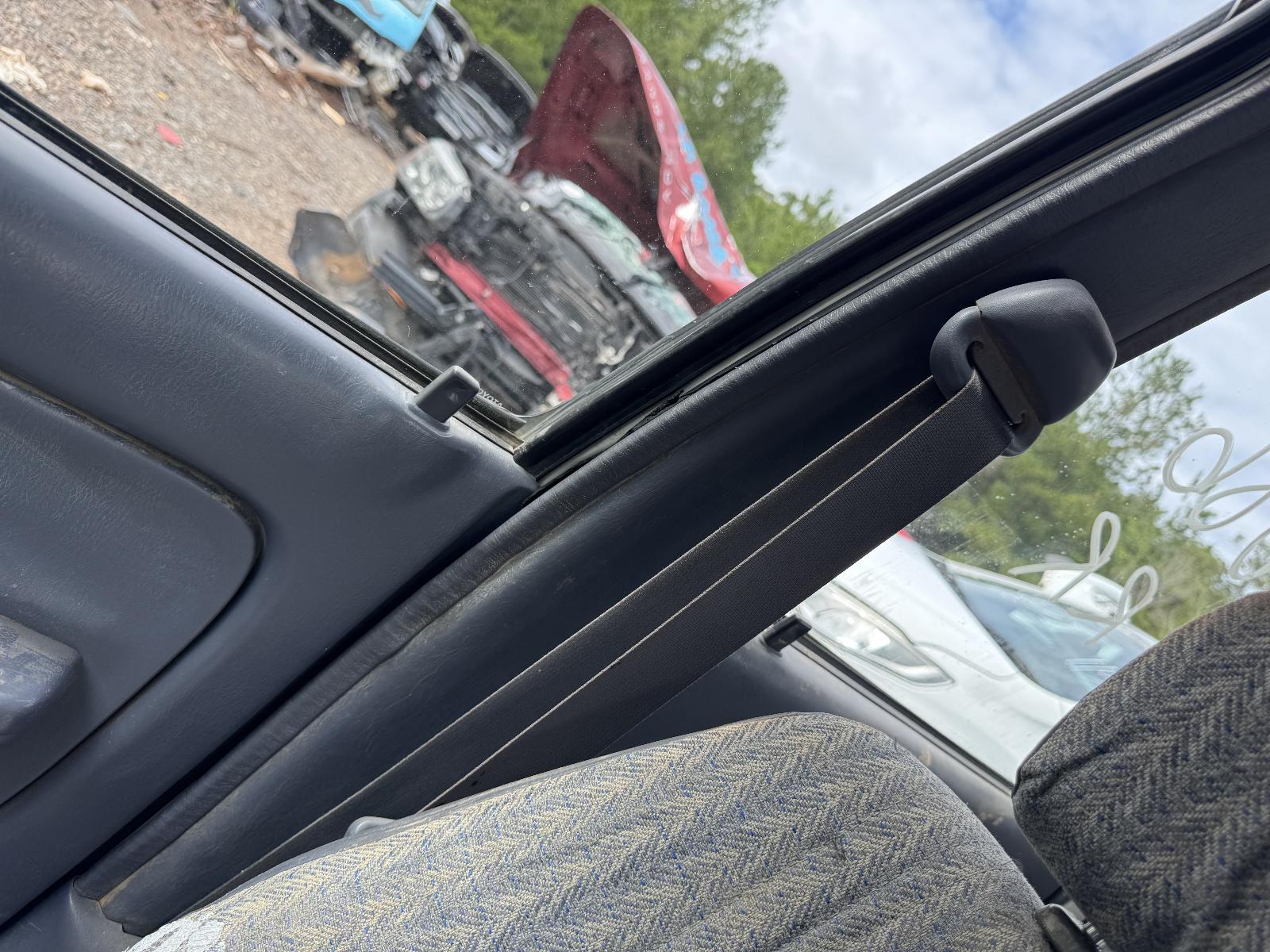 View TOYOTA HILUX 2002 4 Door Utility Breaking