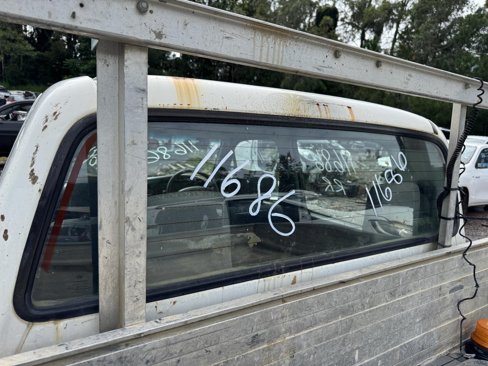 View TOYOTA HILUX 2002 4 Door Utility Breaking