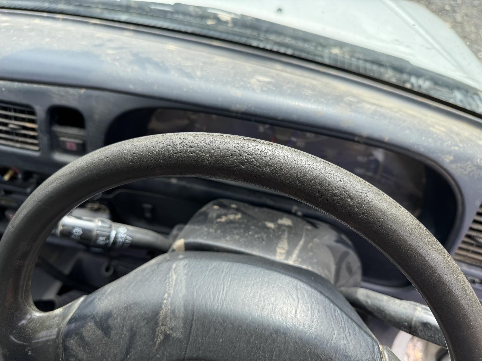 View TOYOTA HILUX 2002 4 Door Utility Breaking