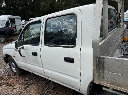 View TOYOTA HILUX 2002 4 Door Utility Breaking