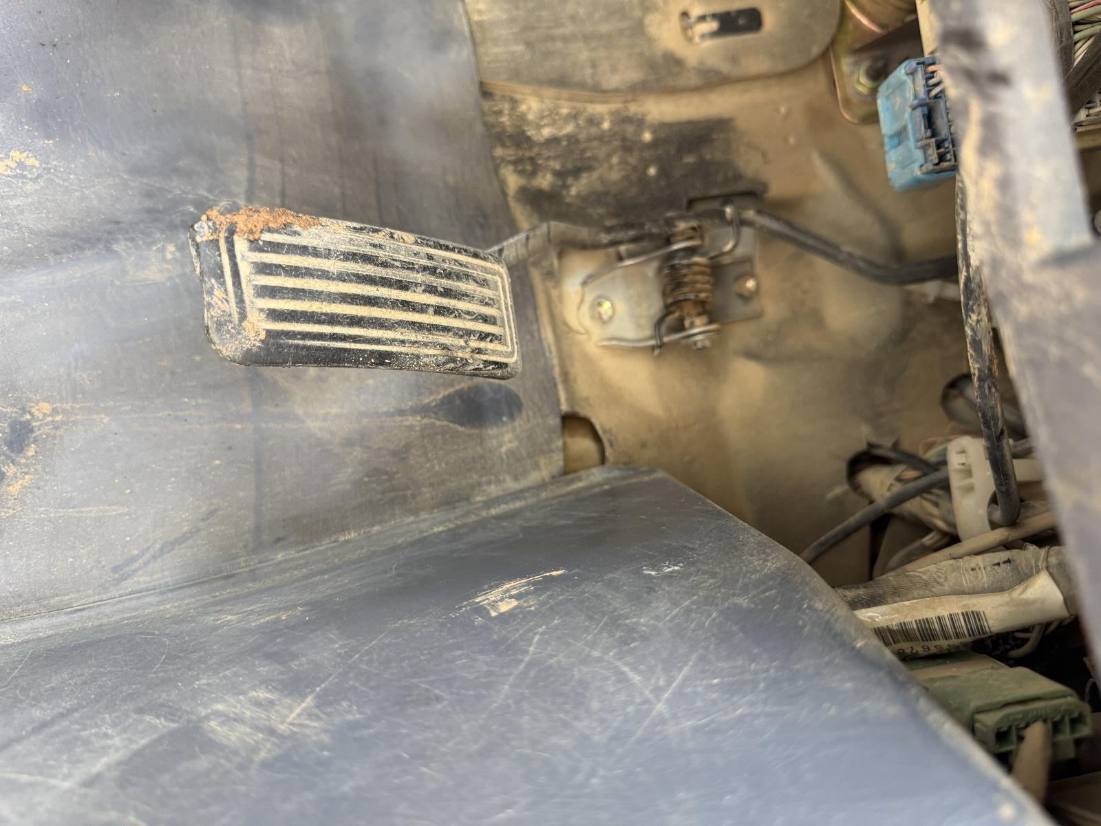 View TOYOTA HILUX 2002 4 Door Utility Breaking