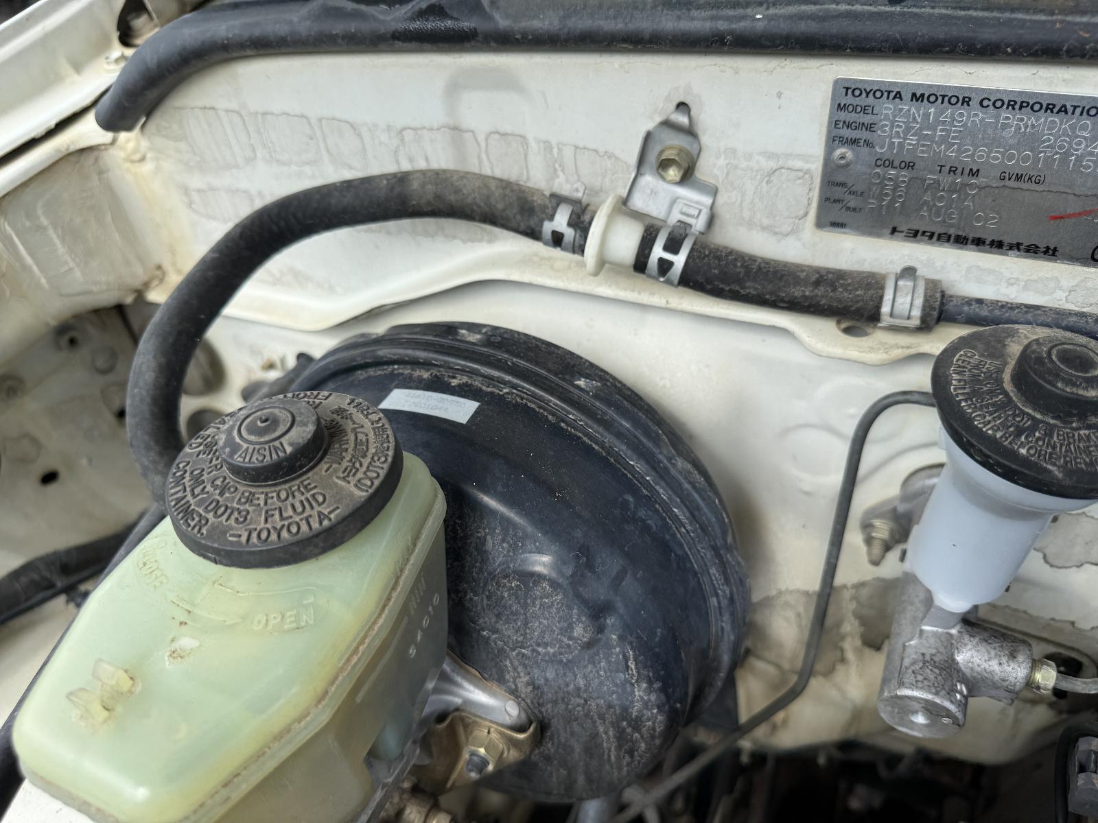 View TOYOTA HILUX 2002 4 Door Utility Breaking