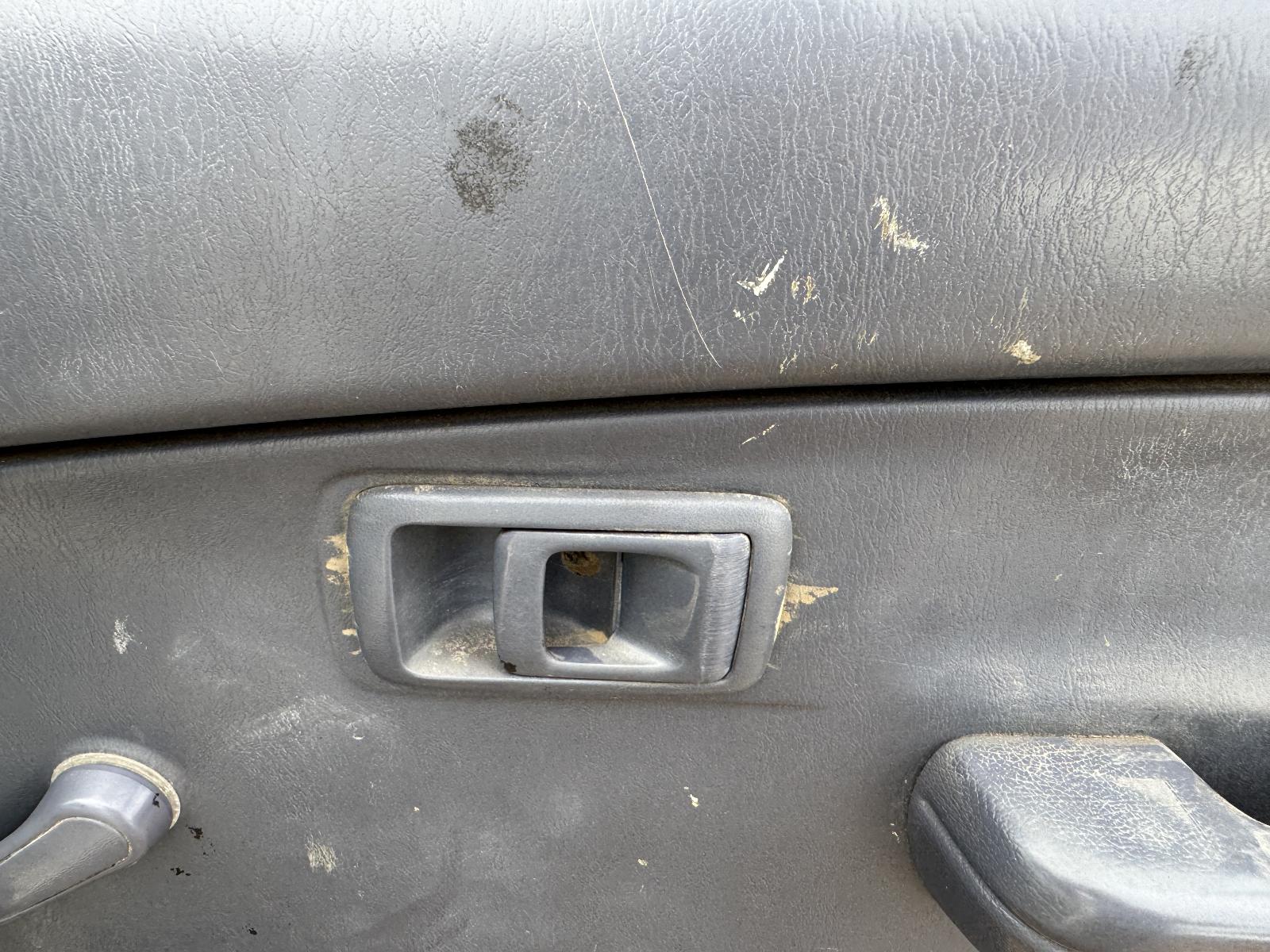 View TOYOTA HILUX 2002 4 Door Utility Breaking