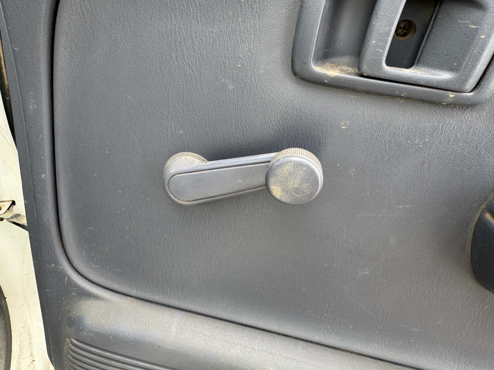 View TOYOTA HILUX 2002 4 Door Utility Breaking