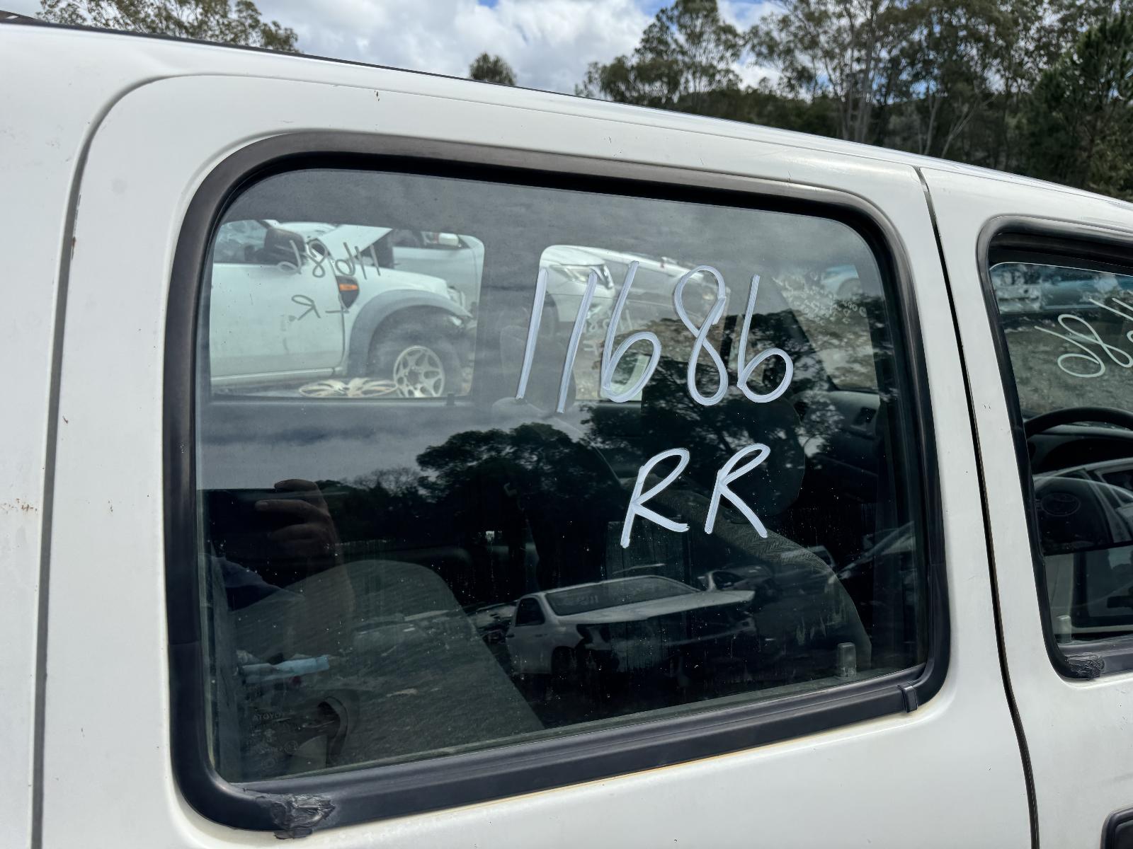 View TOYOTA HILUX 2002 4 Door Utility Breaking