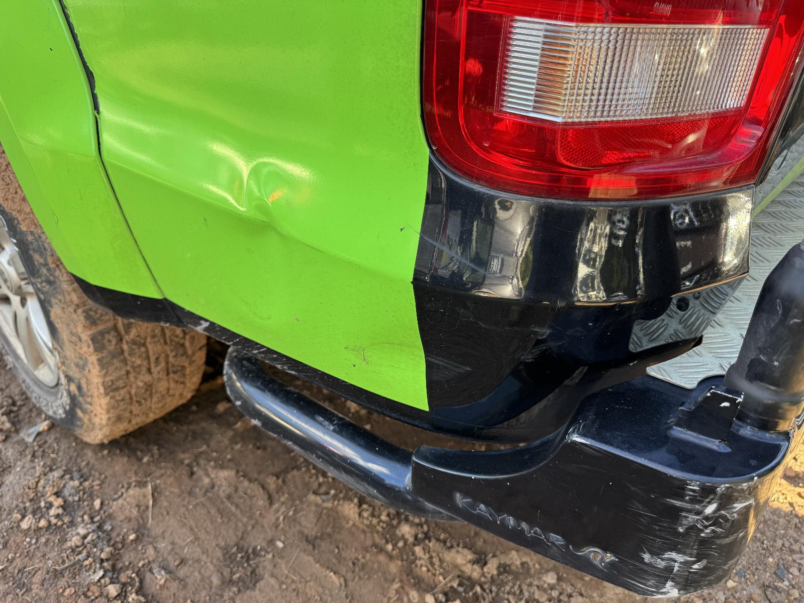 View VOLKSWAGEN AMAROK 2011 4 Door Utility Breaking