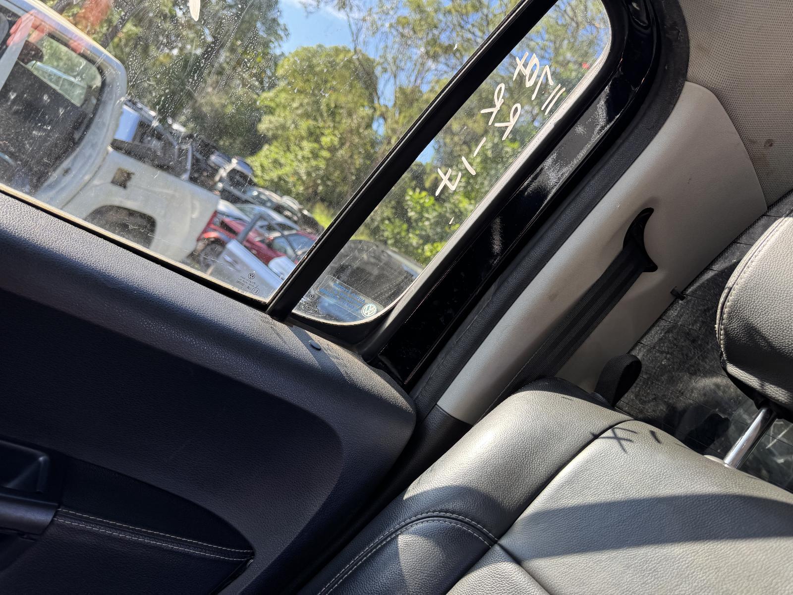 View VOLKSWAGEN AMAROK 2011 4 Door Utility Breaking