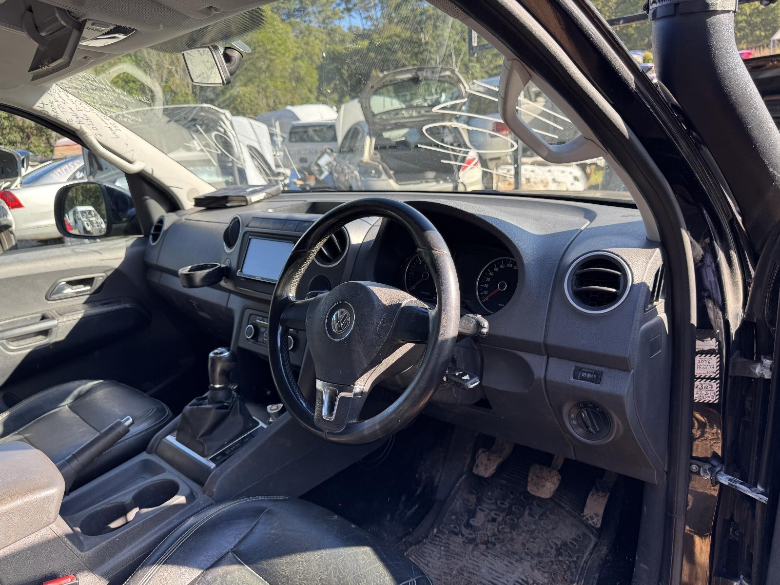 View VOLKSWAGEN AMAROK 2011 4 Door Utility Breaking