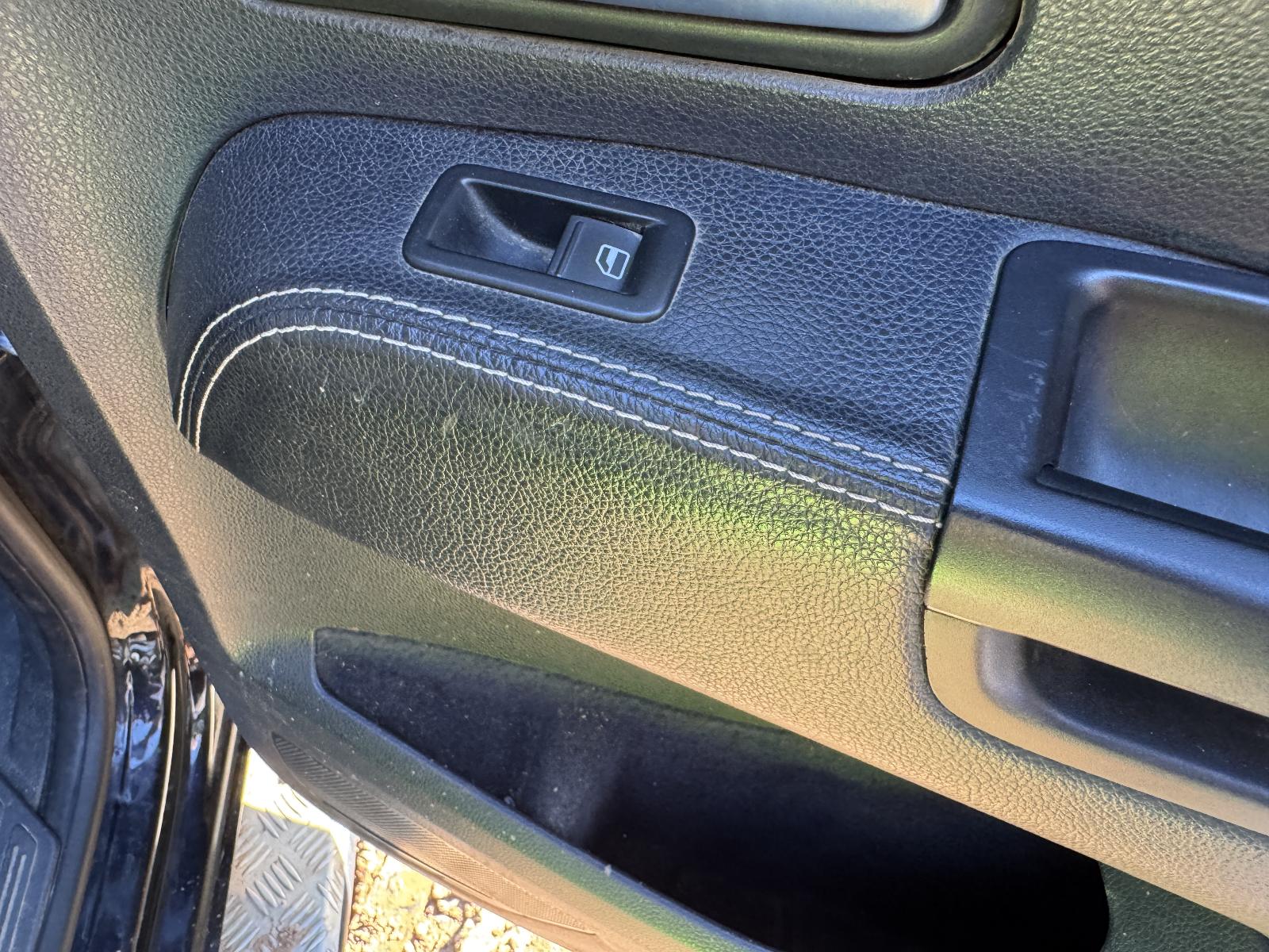 View VOLKSWAGEN AMAROK 2011 4 Door Utility Breaking