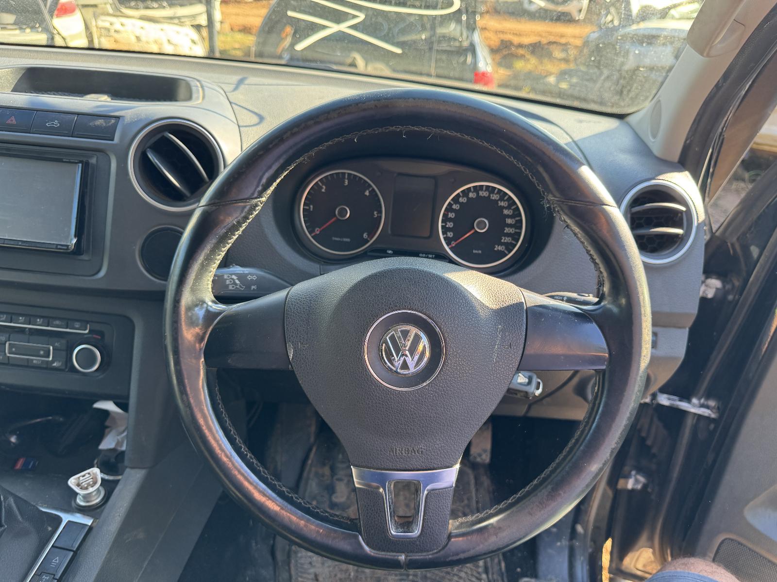 View VOLKSWAGEN AMAROK 2011 4 Door Utility Breaking
