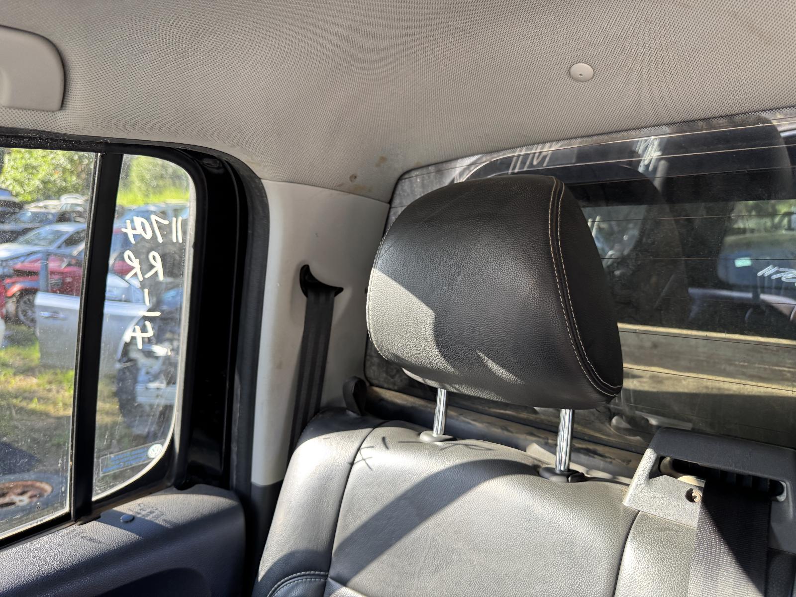 View VOLKSWAGEN AMAROK 2011 4 Door Utility Breaking