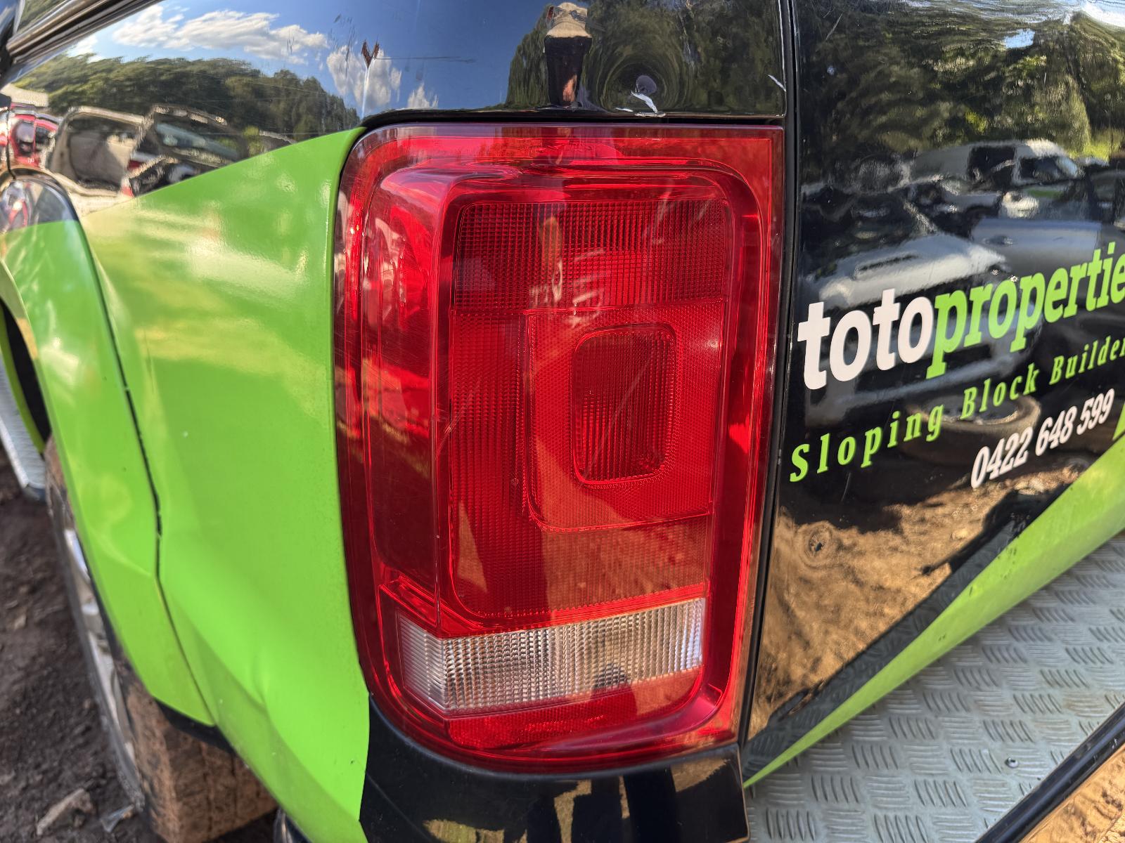 View VOLKSWAGEN AMAROK 2011 4 Door Utility Breaking