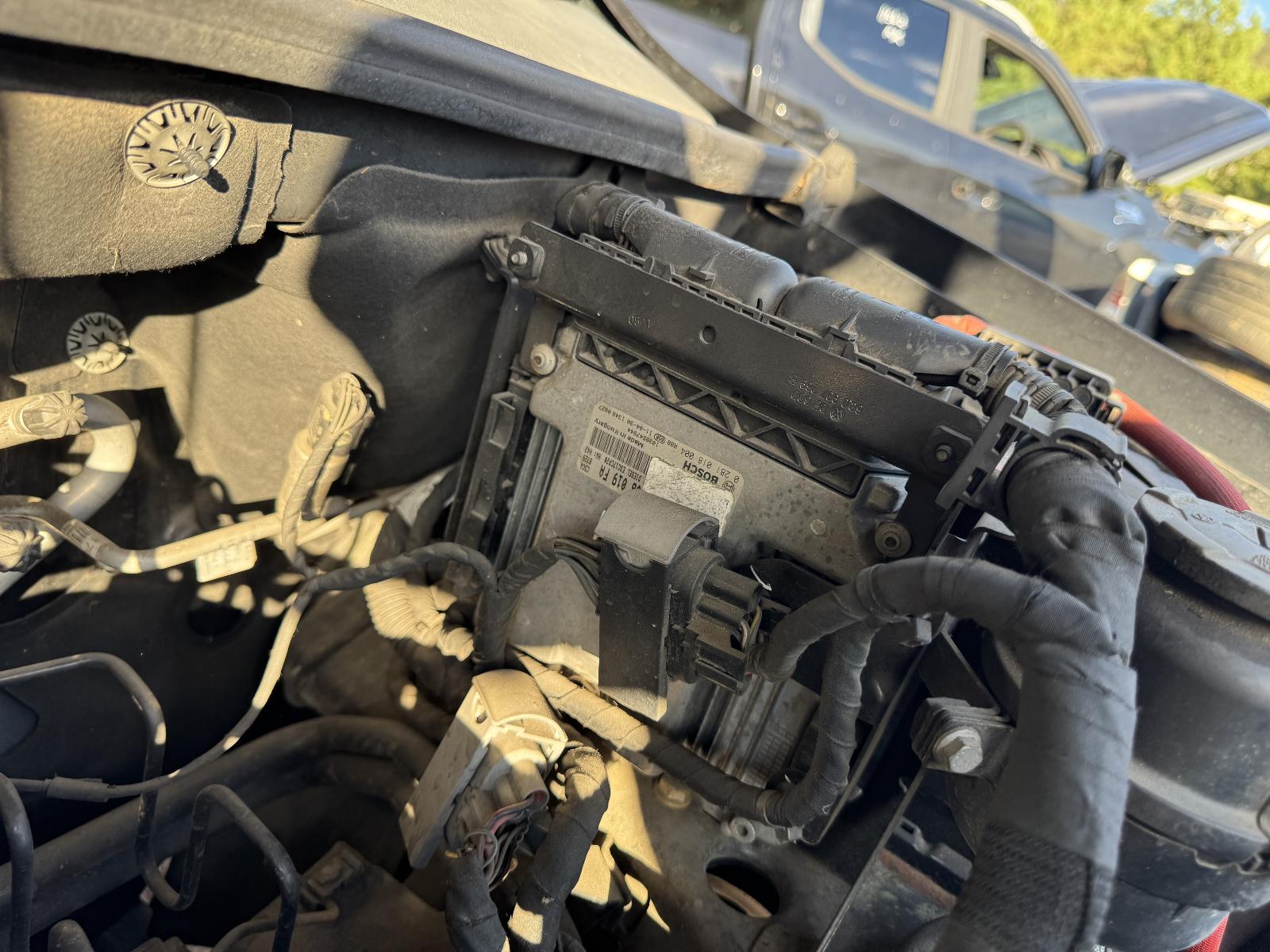 View VOLKSWAGEN AMAROK 2011 4 Door Utility Breaking
