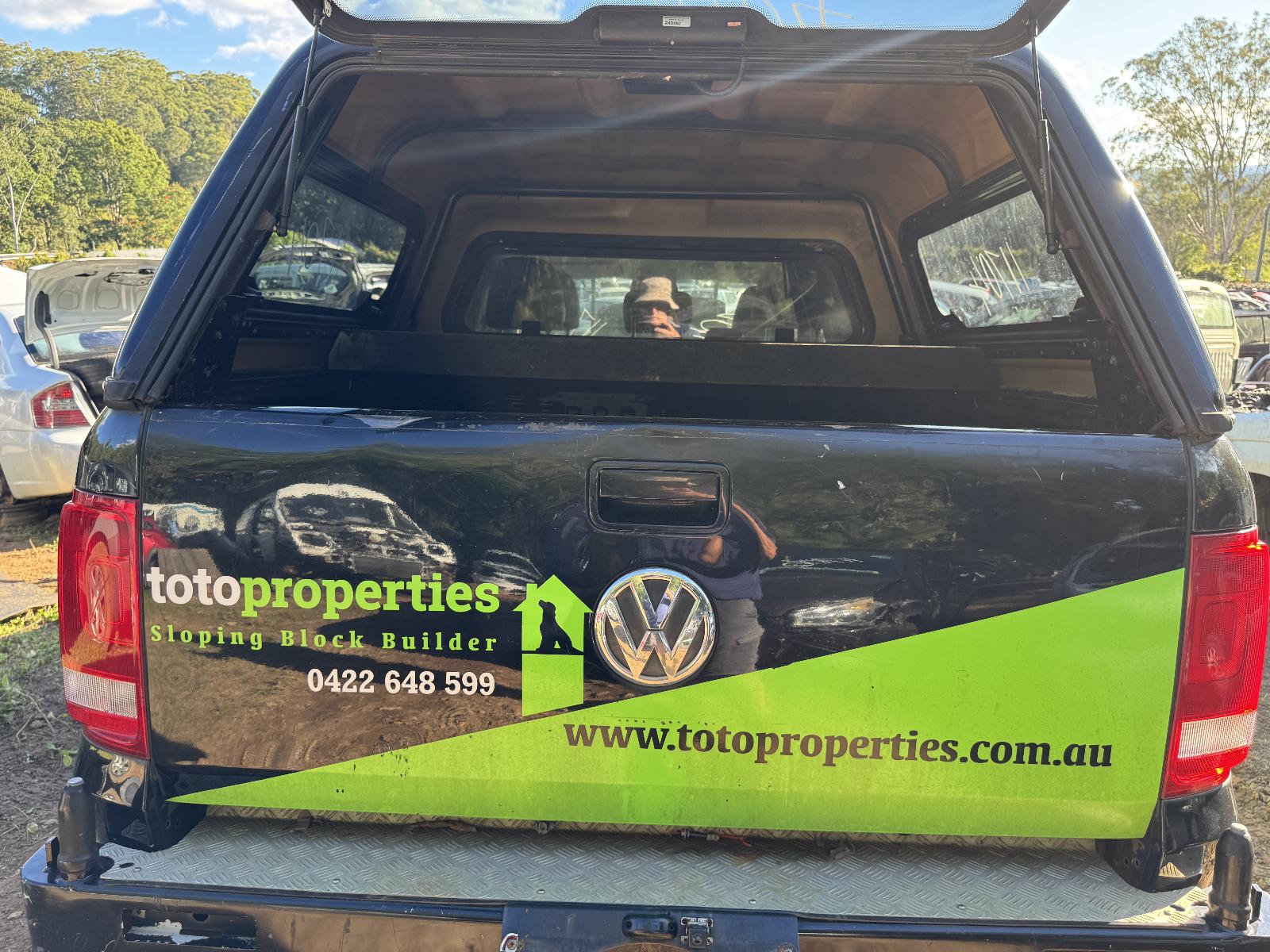 View VOLKSWAGEN AMAROK 2011 4 Door Utility Breaking