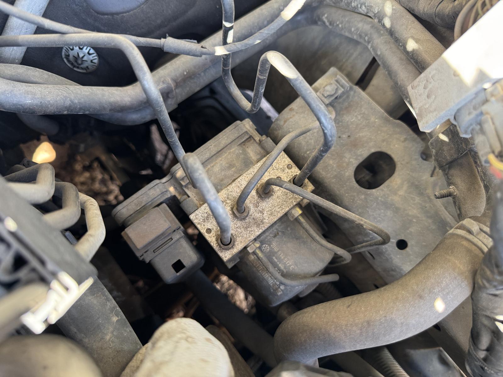 View VOLKSWAGEN AMAROK 2011 4 Door Utility Breaking