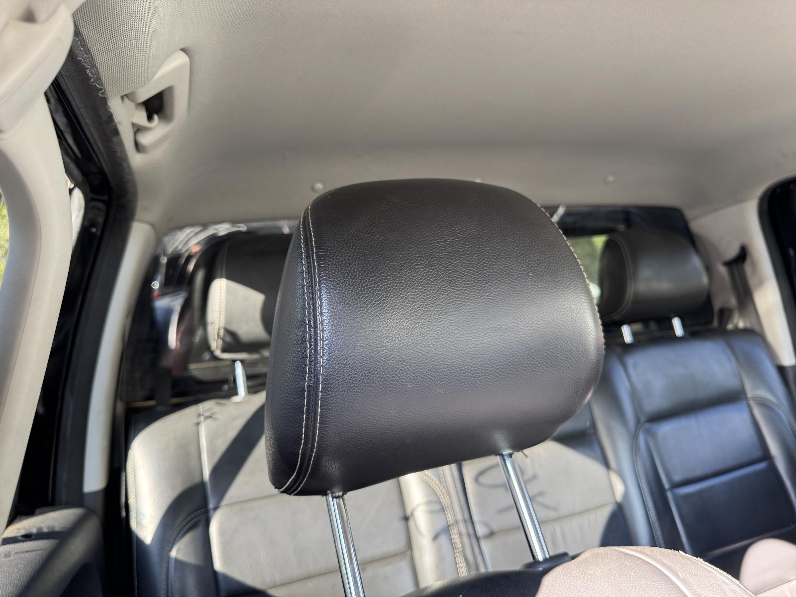 View VOLKSWAGEN AMAROK 2011 4 Door Utility Breaking