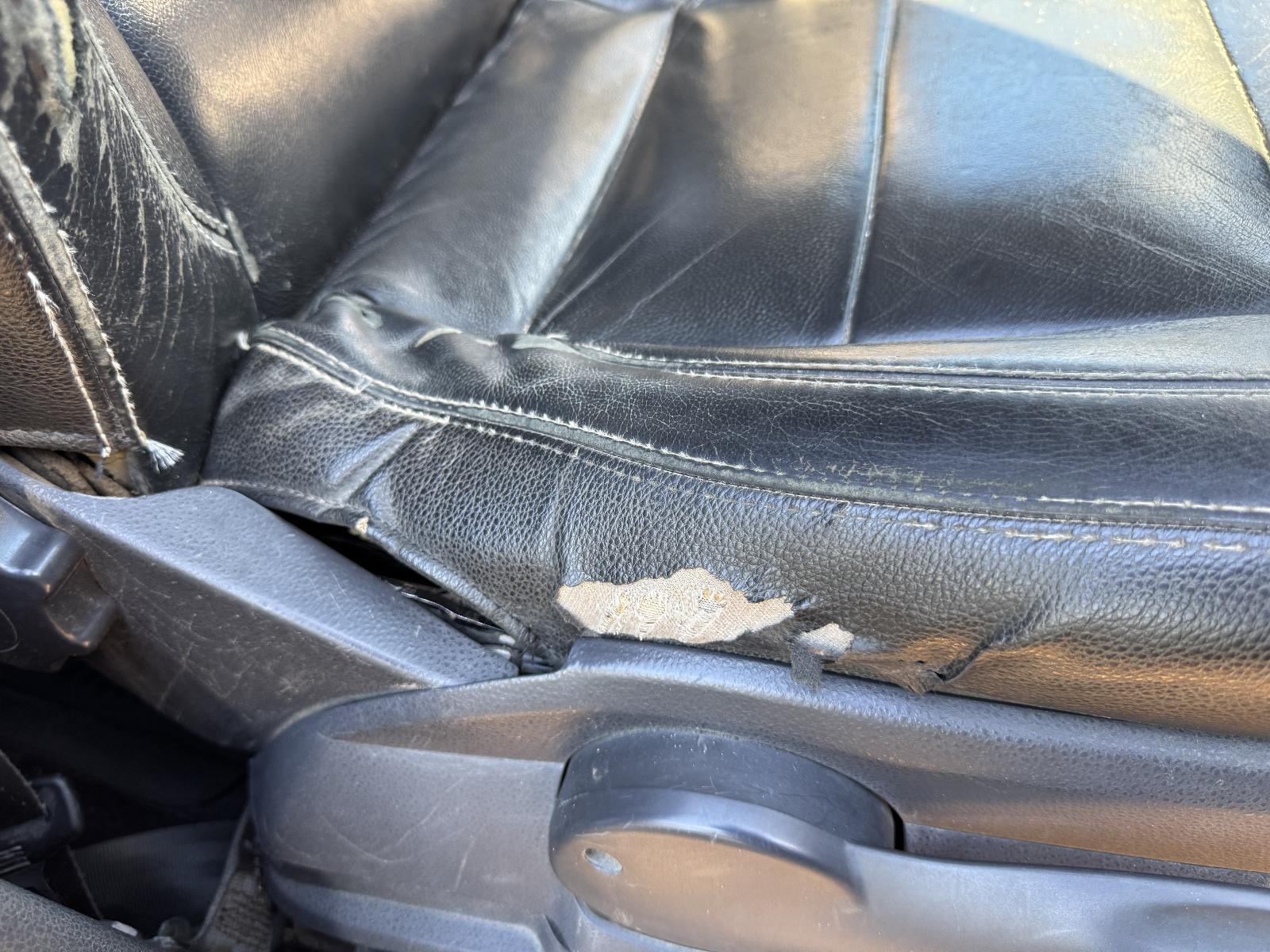 View VOLKSWAGEN AMAROK 2011 4 Door Utility Breaking