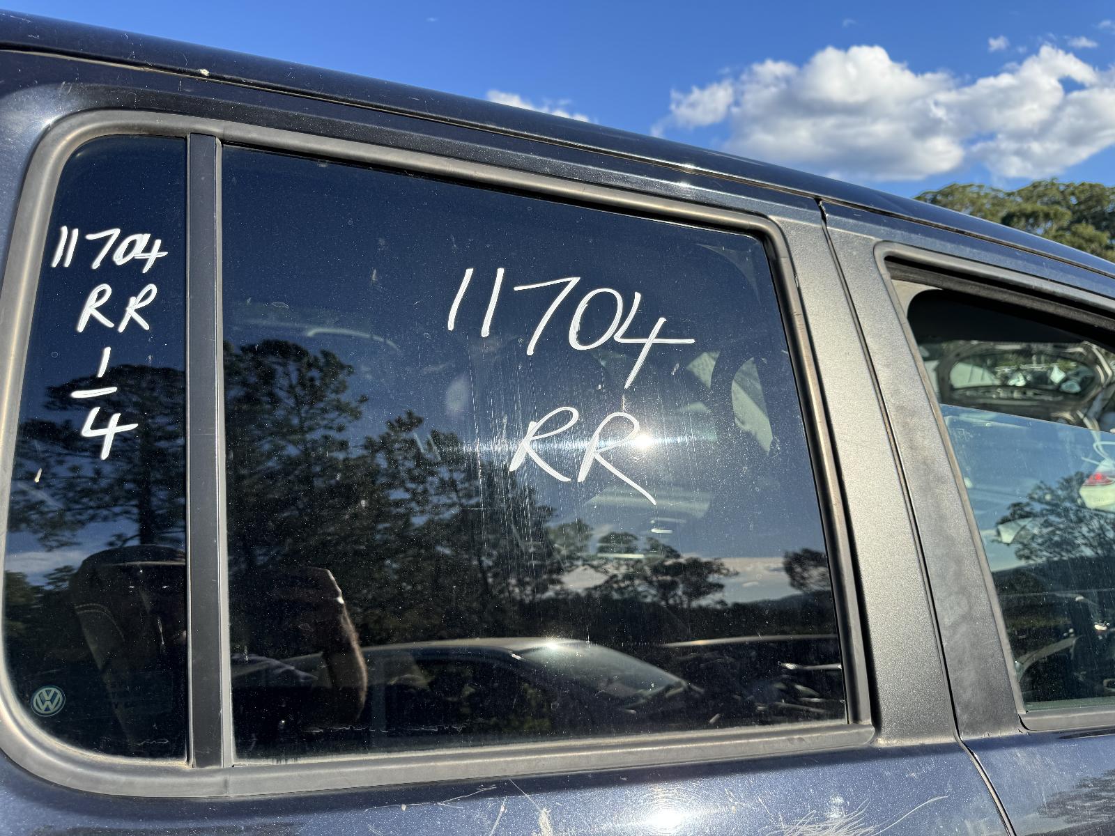 View VOLKSWAGEN AMAROK 2011 4 Door Utility Breaking