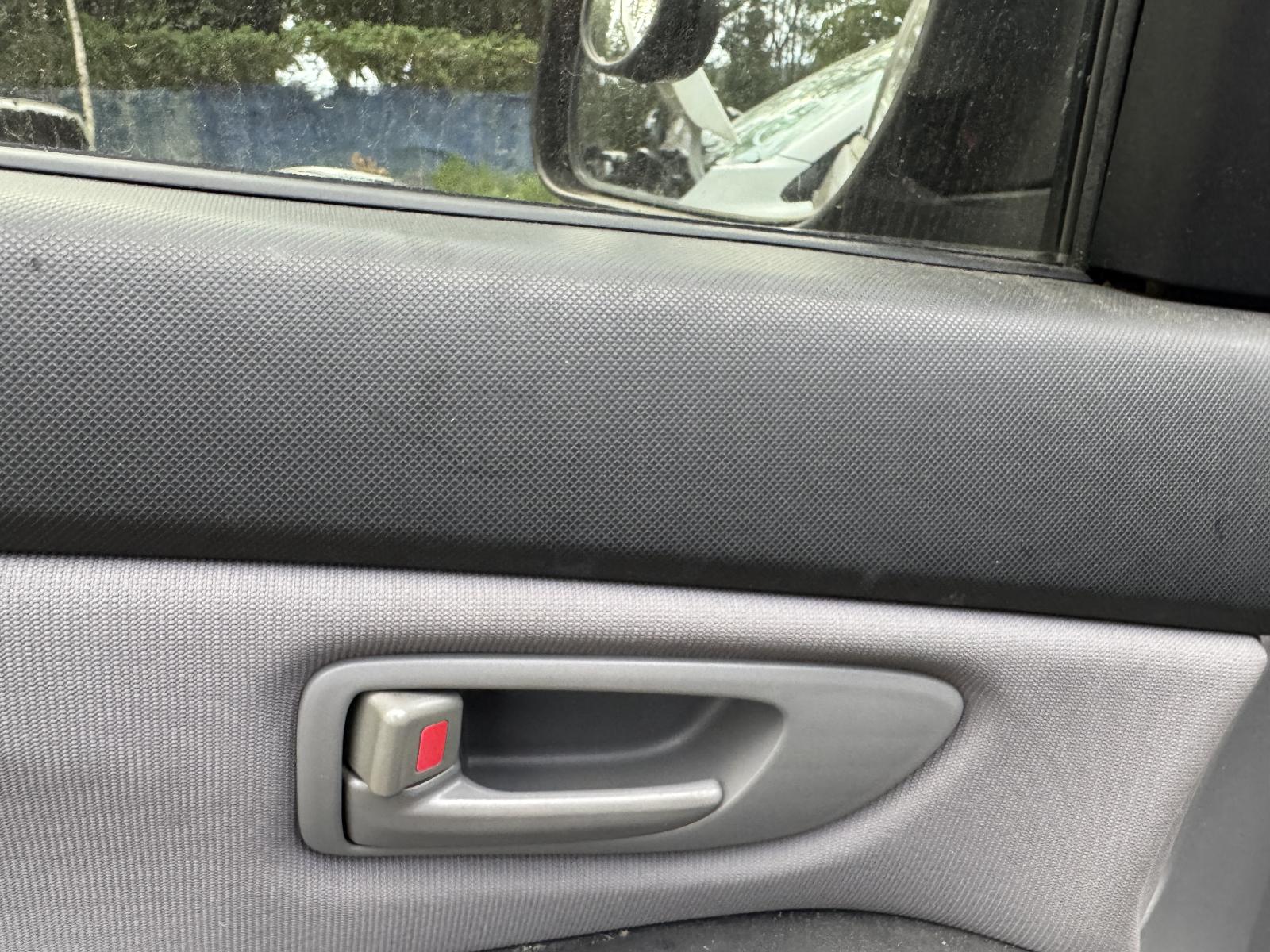 View MAZDA 3 2006 4 Door Hatchback Breaking