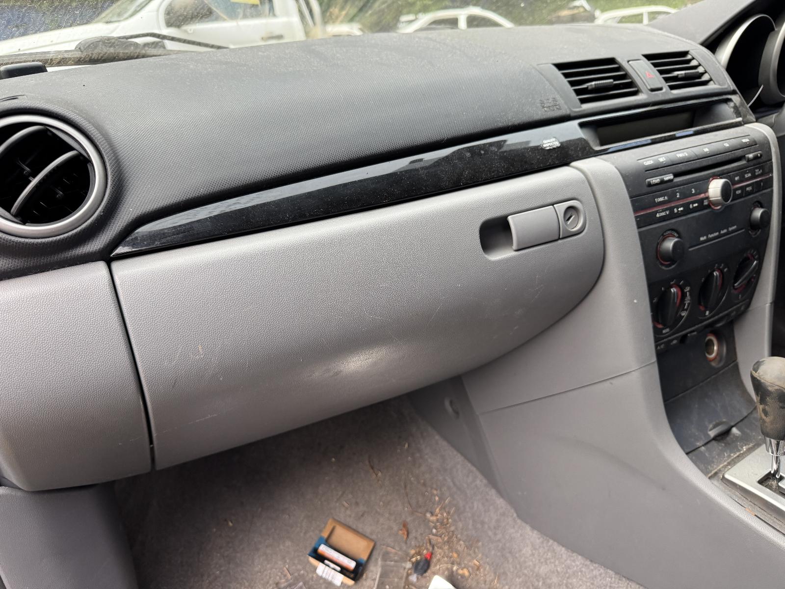 View MAZDA 3 2006 4 Door Hatchback Breaking