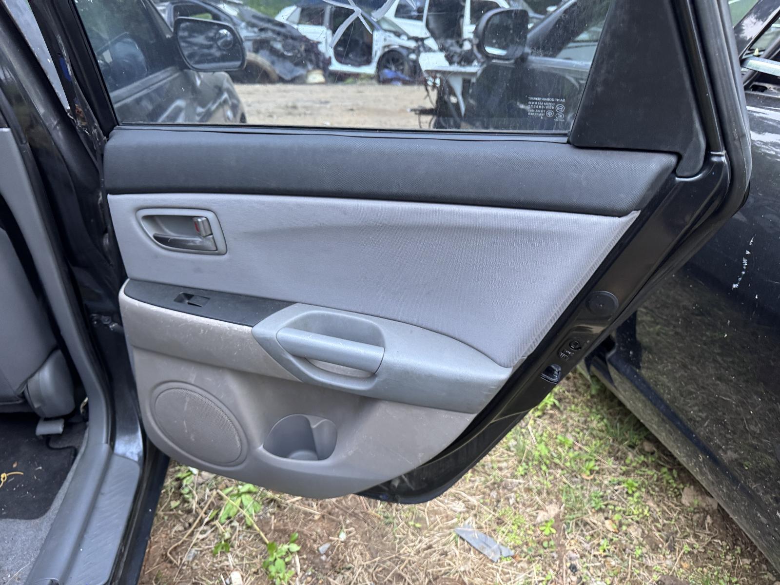View MAZDA 3 2006 4 Door Hatchback Breaking
