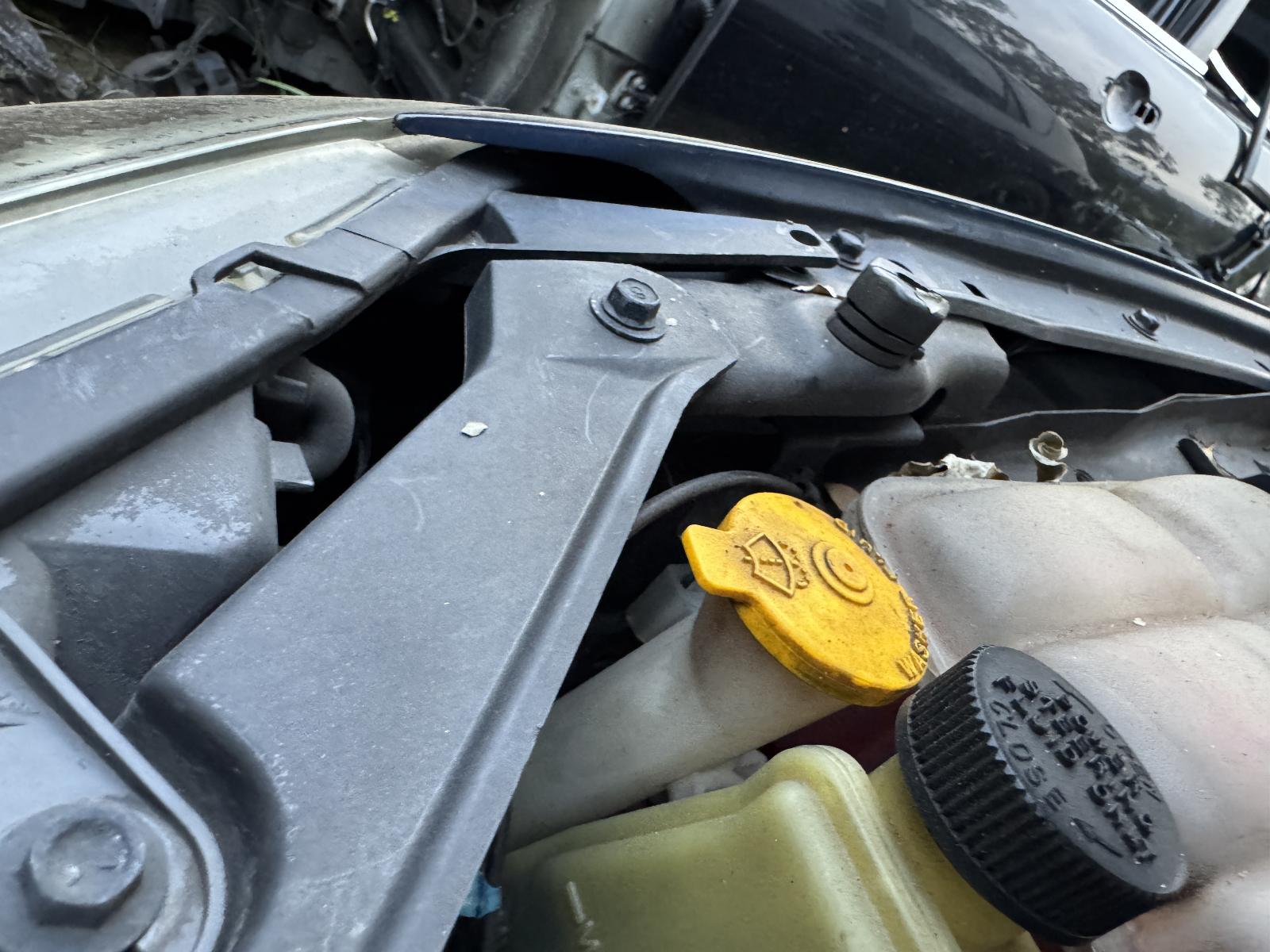 View MAZDA 3 2006 4 Door Hatchback Breaking