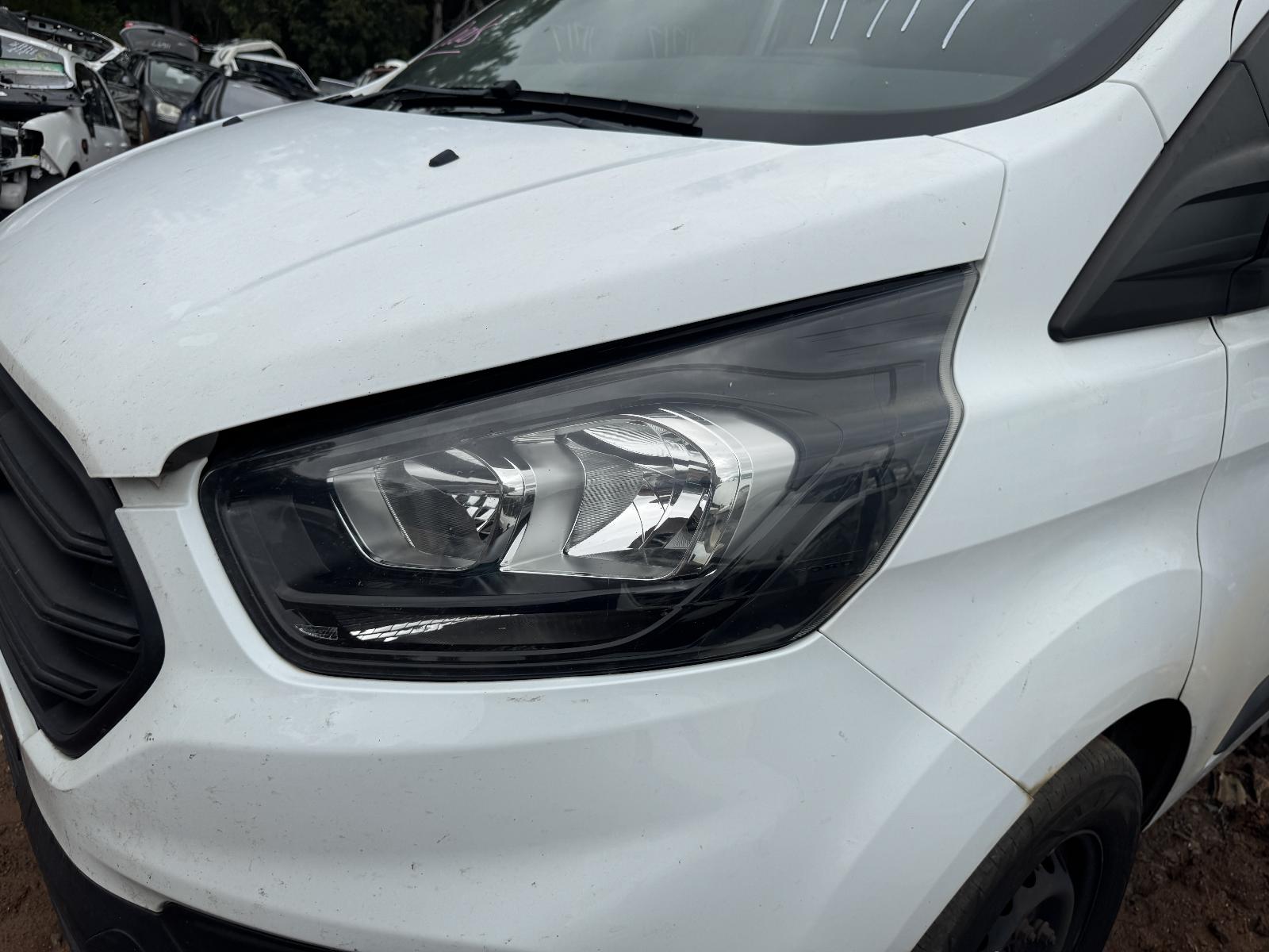 View FORD TRANSIT CUSTOM 2018   Breaking