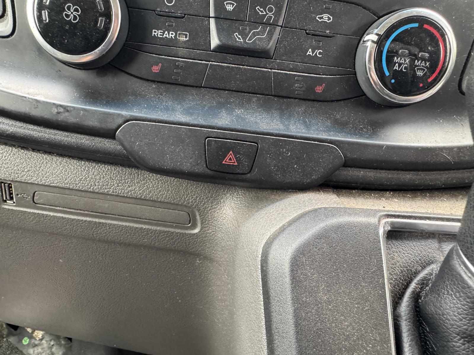 View FORD TRANSIT CUSTOM 2018   Breaking