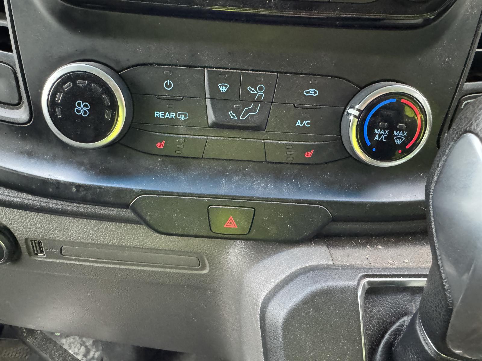 View FORD TRANSIT CUSTOM 2018   Breaking