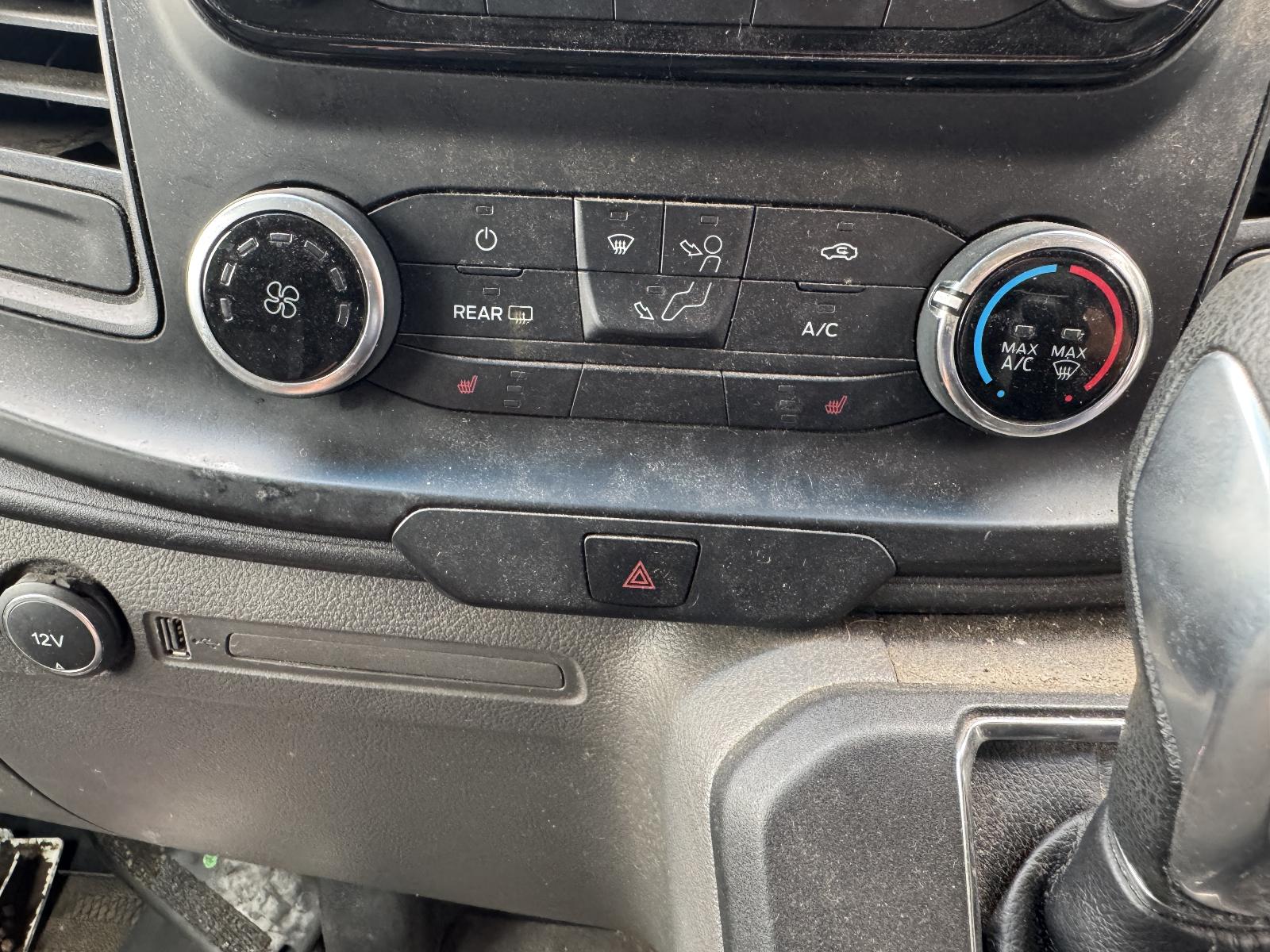 View FORD TRANSIT CUSTOM 2018   Breaking