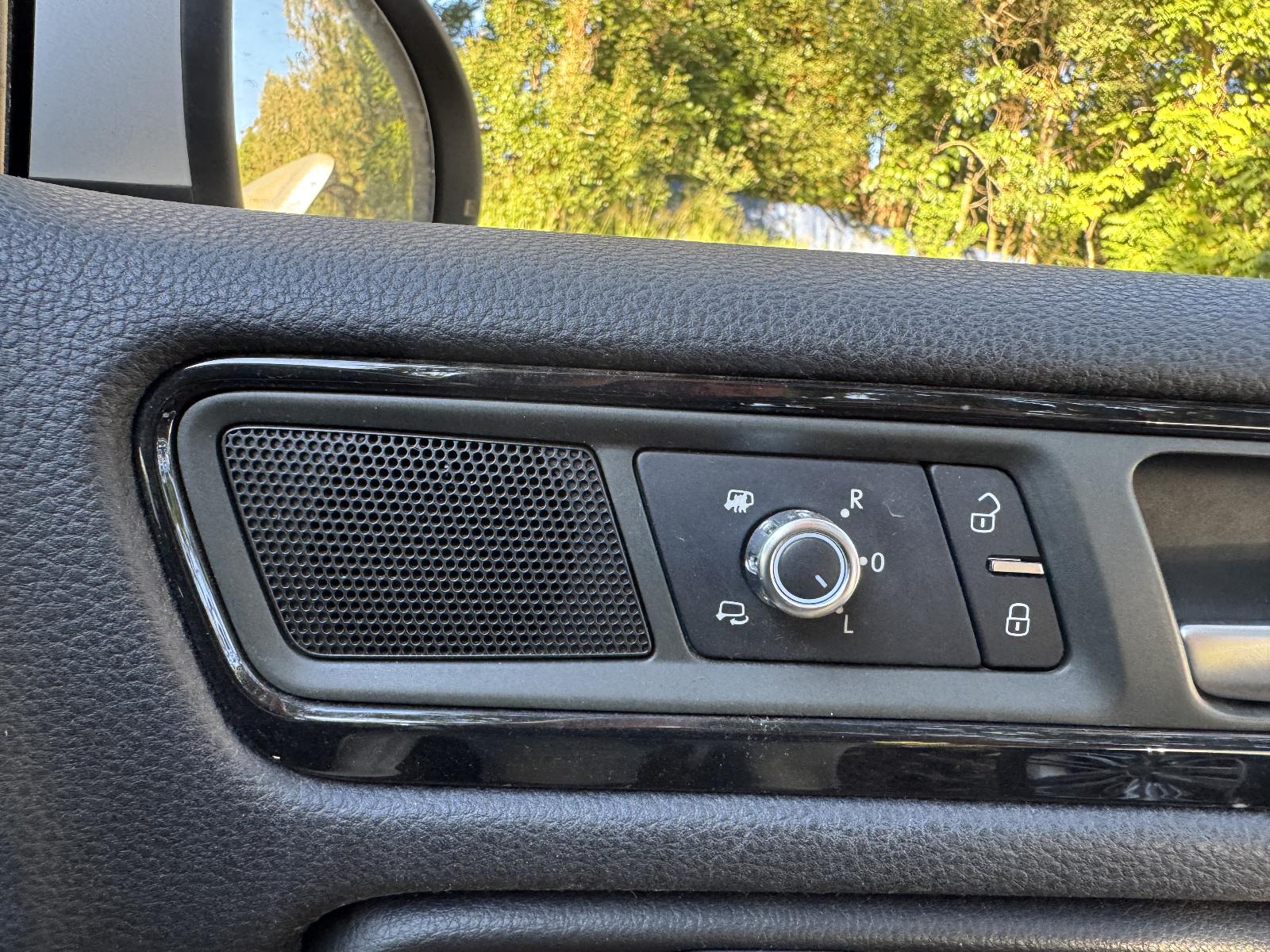 View VOLKSWAGEN TOUAREG 2011 5 Door Station Wagon Breaking