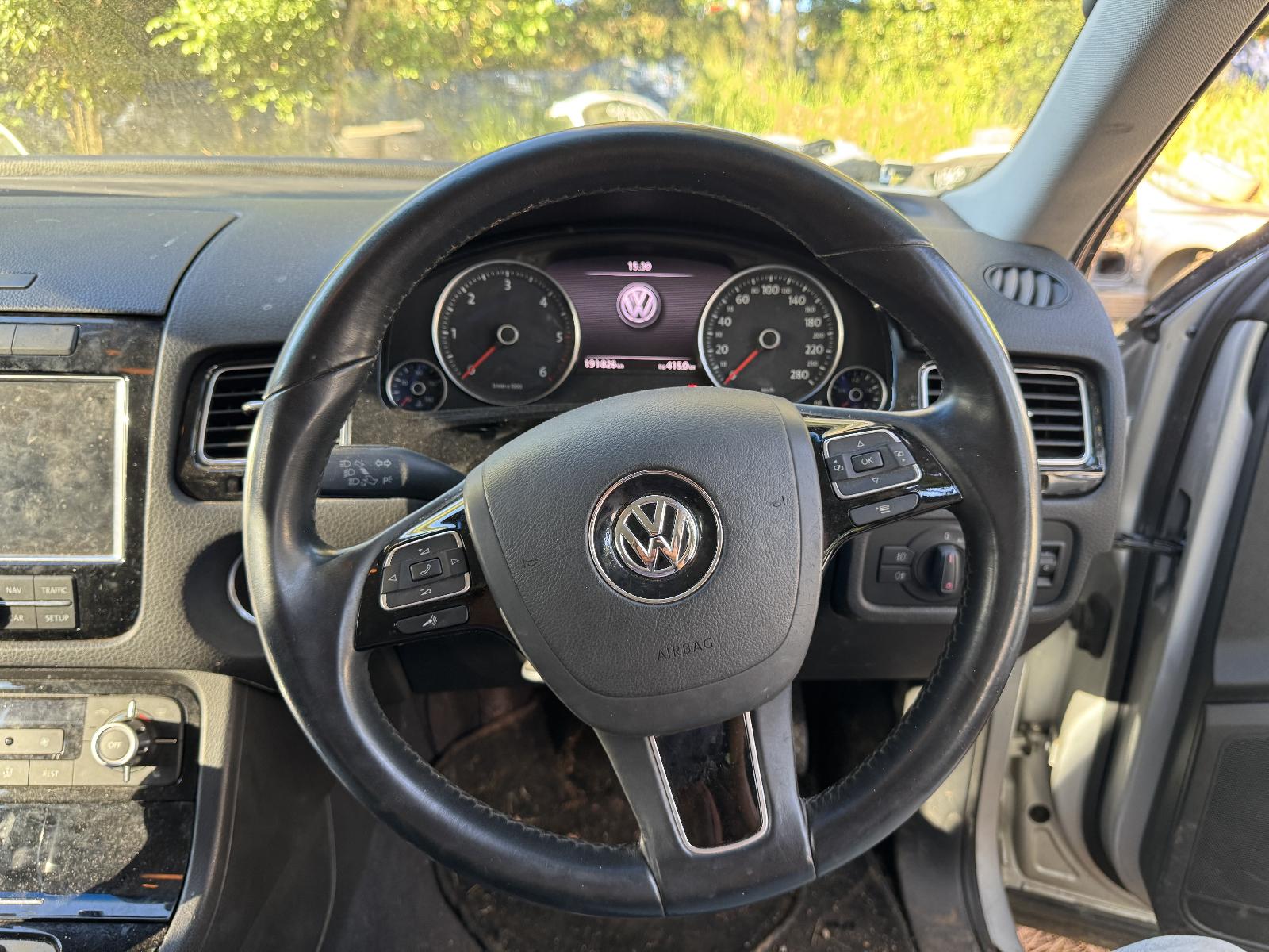View VOLKSWAGEN TOUAREG 2011 5 Door Station Wagon Breaking
