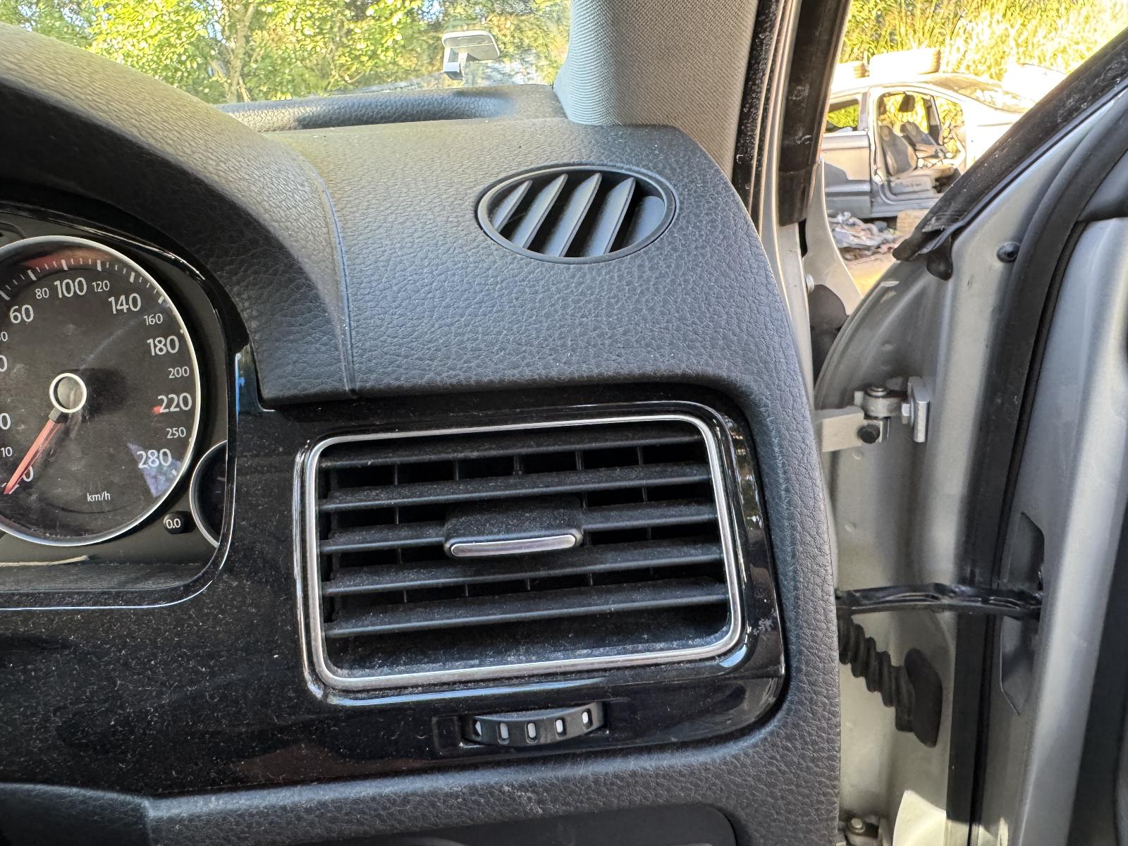 View VOLKSWAGEN TOUAREG 2011 5 Door Station Wagon Breaking
