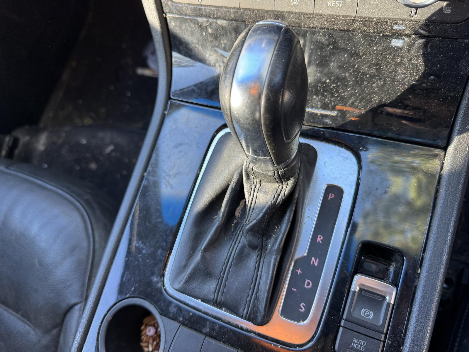View VOLKSWAGEN TOUAREG 2011 5 Door Station Wagon Breaking