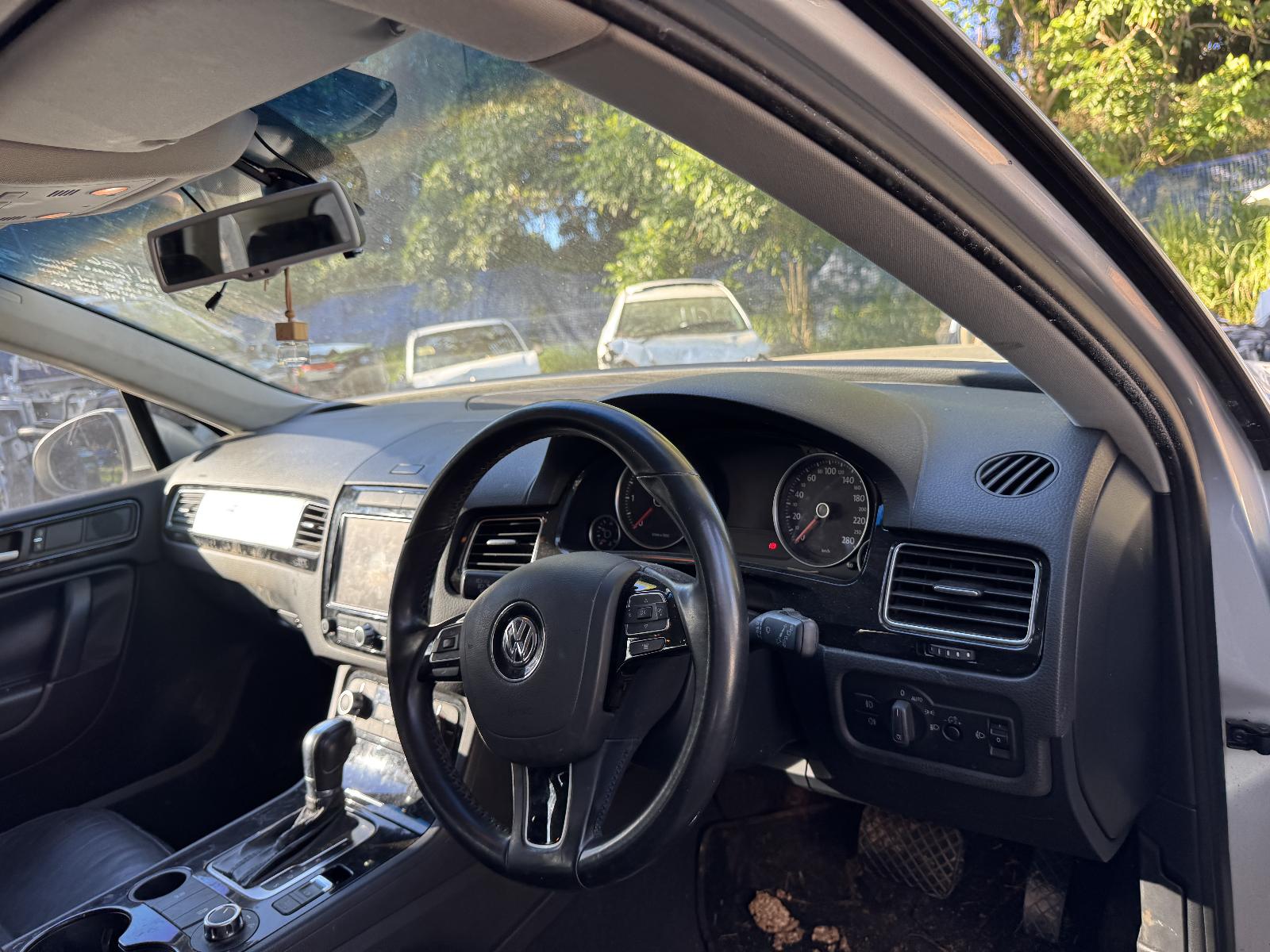 View VOLKSWAGEN TOUAREG 2011 5 Door Station Wagon Breaking