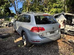 View VOLKSWAGEN TOUAREG 2011 5 Door Station Wagon Breaking
