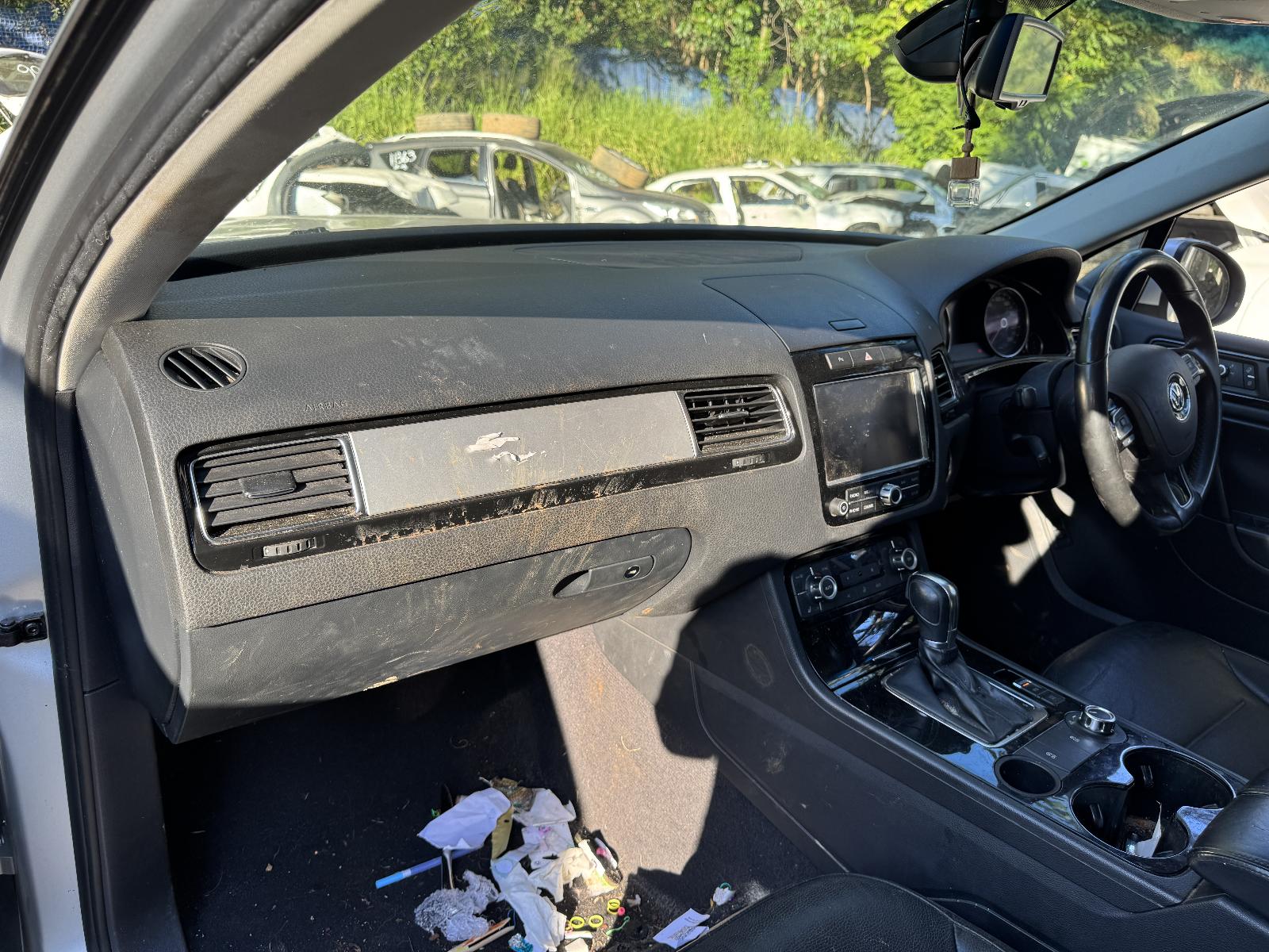 View VOLKSWAGEN TOUAREG 2011 5 Door Station Wagon Breaking